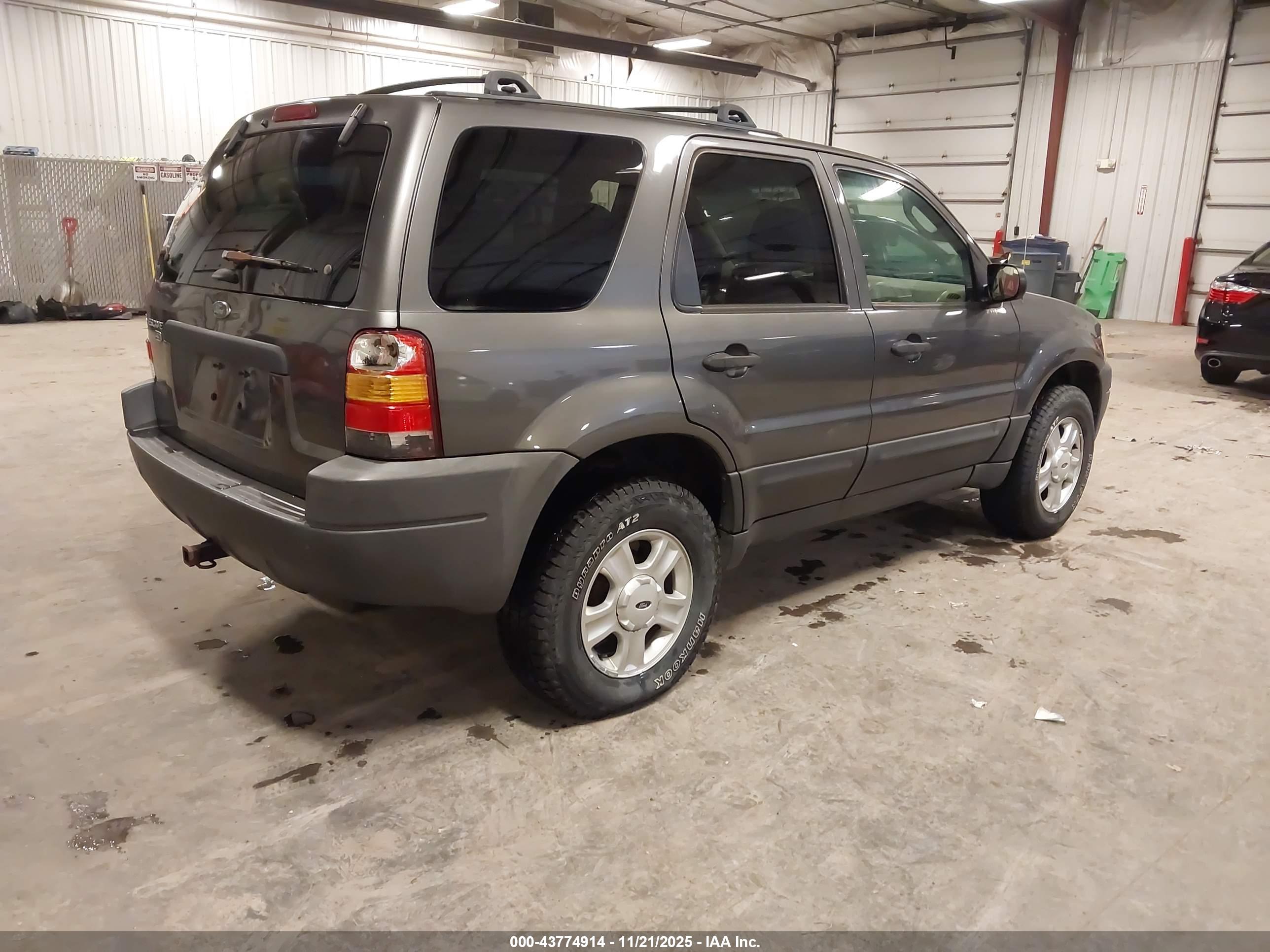 FORD ESCAPE image 4
