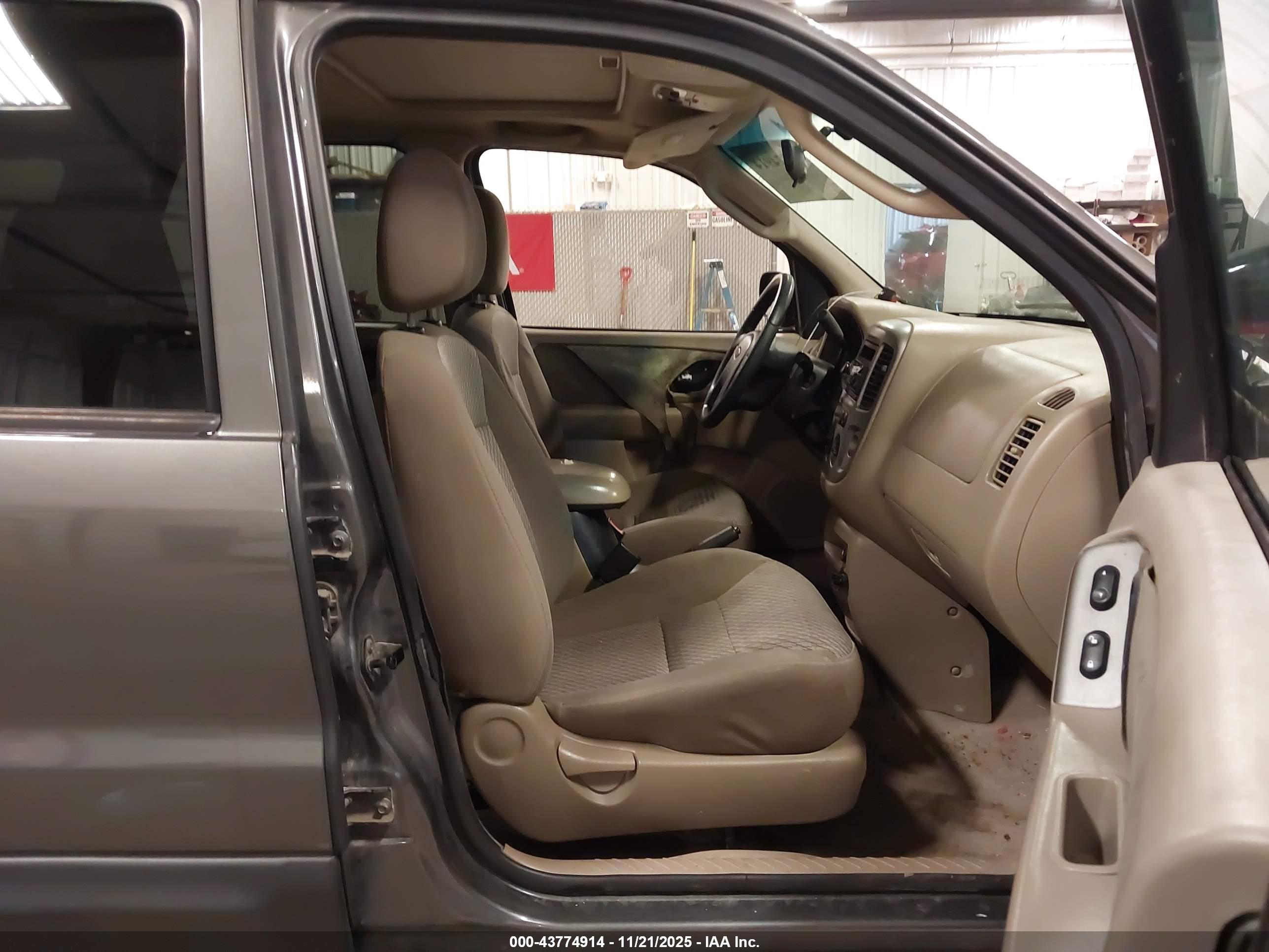FORD ESCAPE image 5