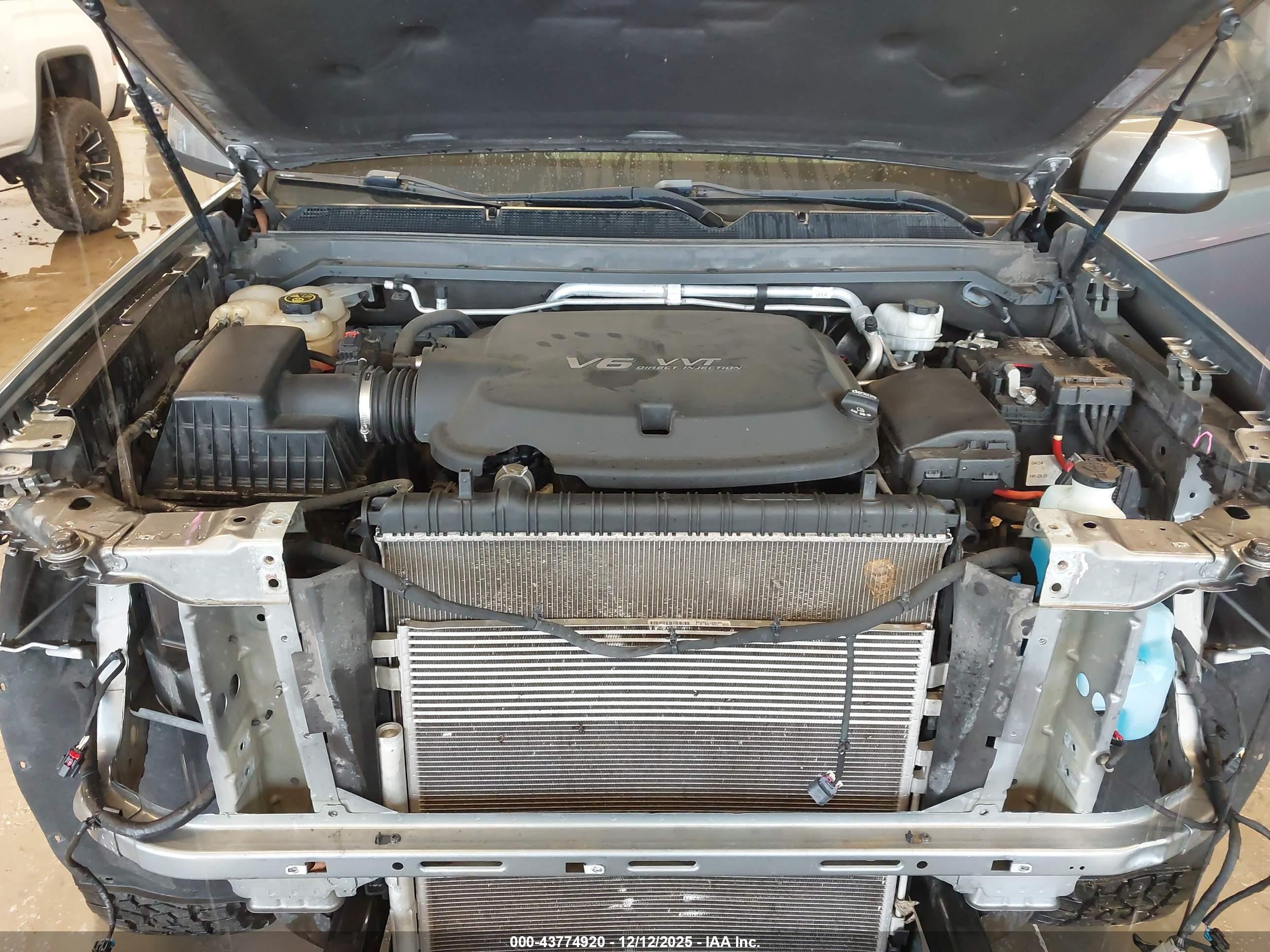 CHEVROLET COLORADO image 10
