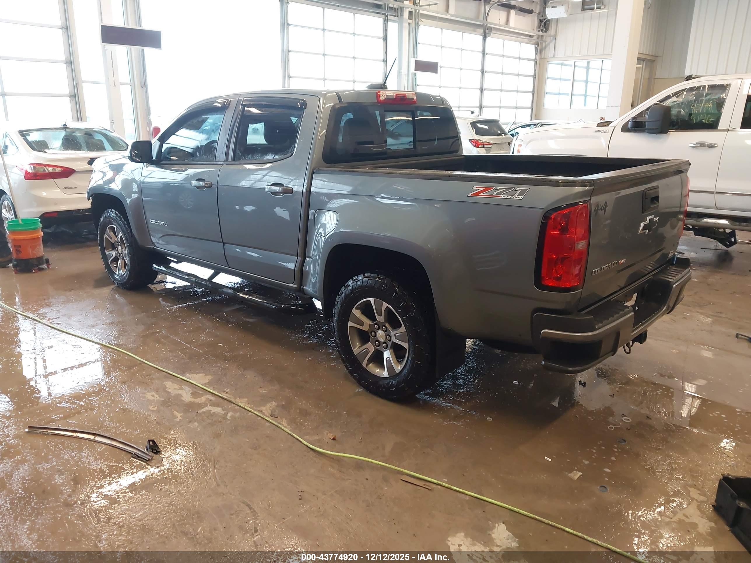 CHEVROLET COLORADO image 3