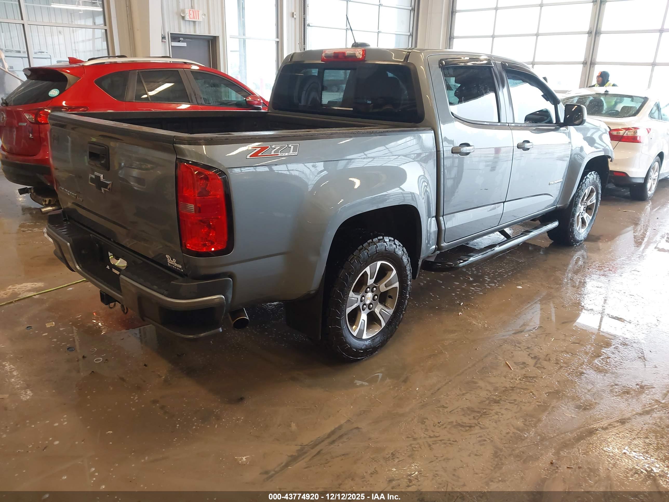 CHEVROLET COLORADO image 4