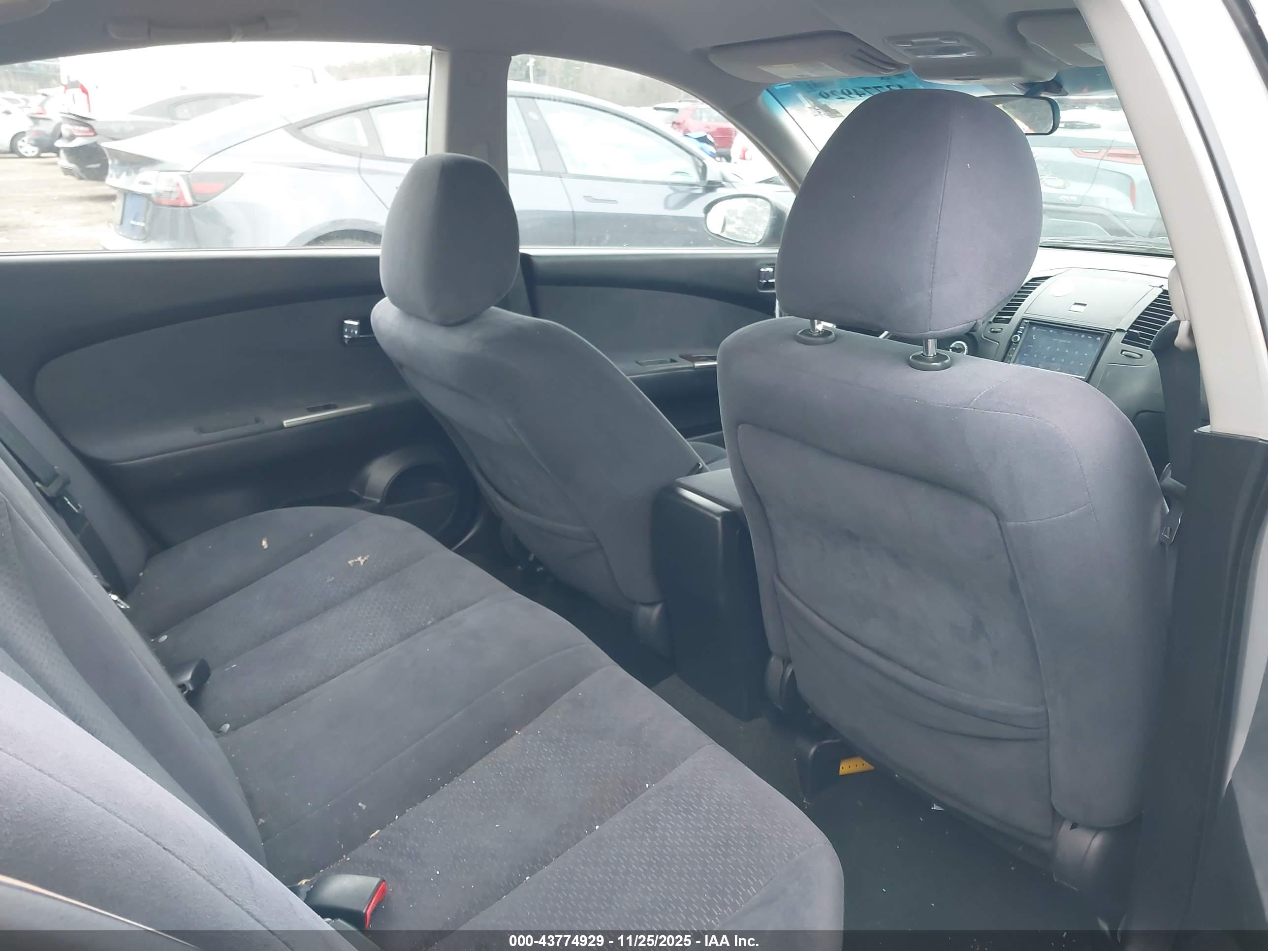 NISSAN ALTIMA image 8