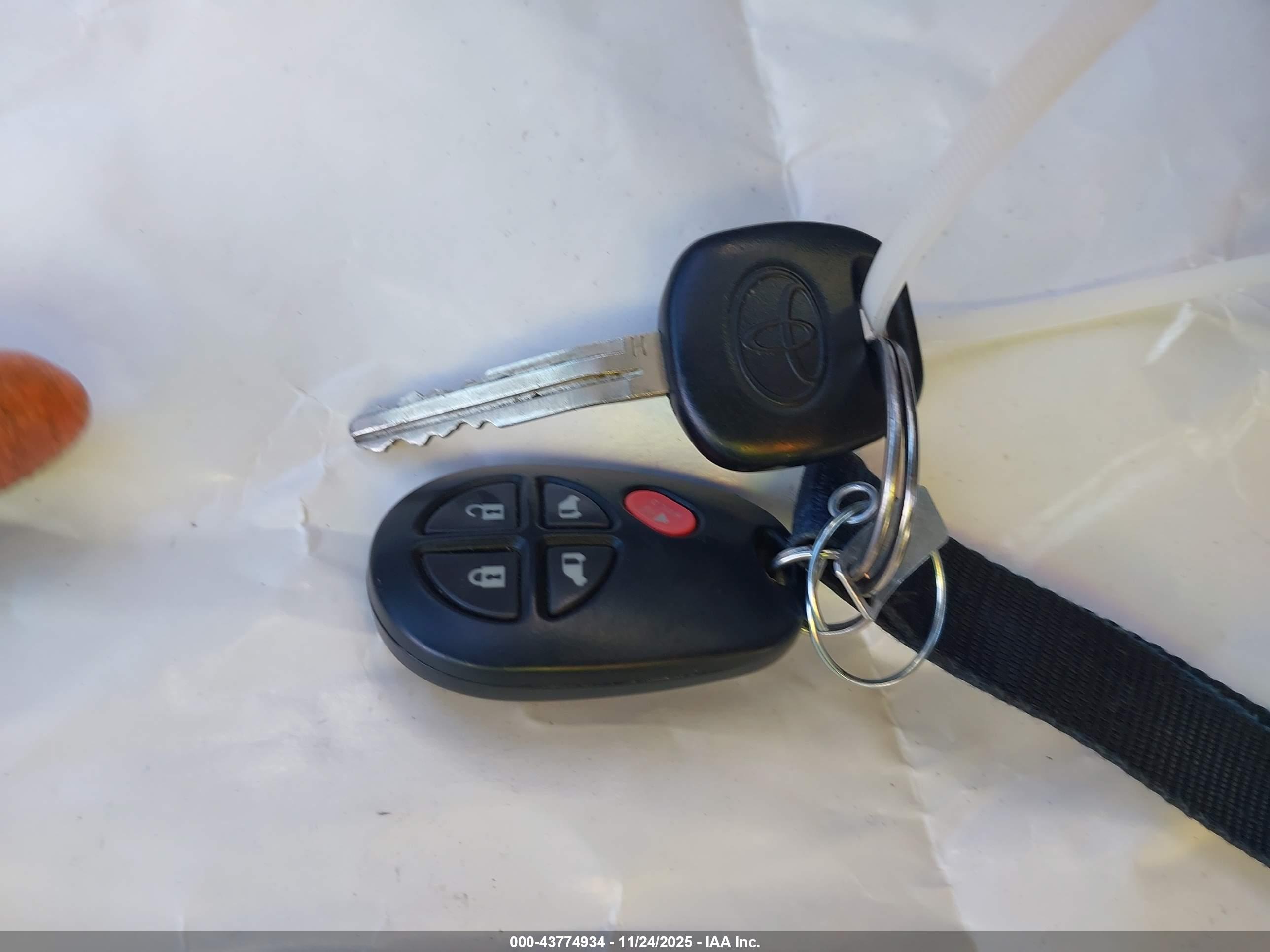 TOYOTA SIENNA image 11