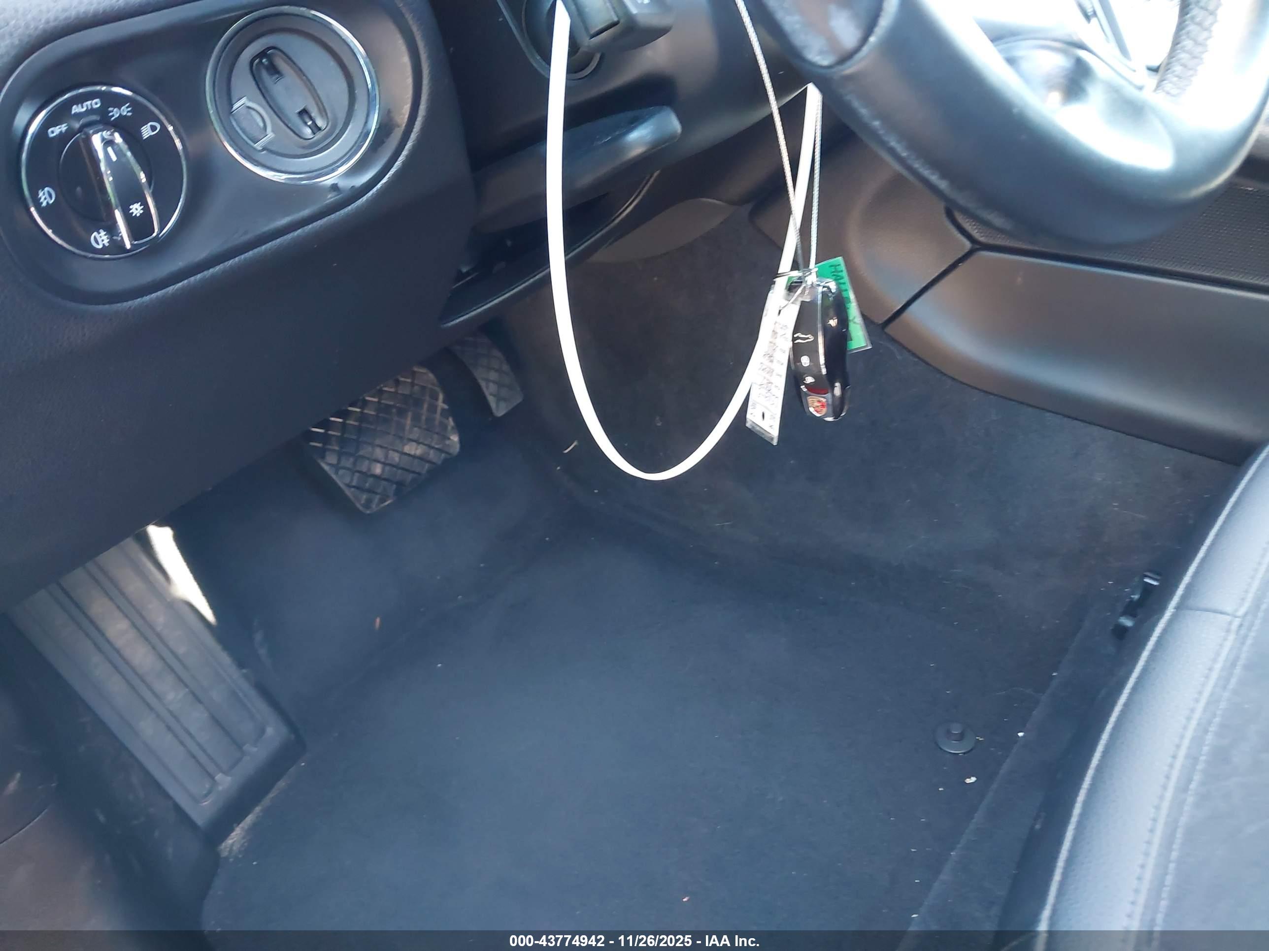 PORSCHE MACAN image 11