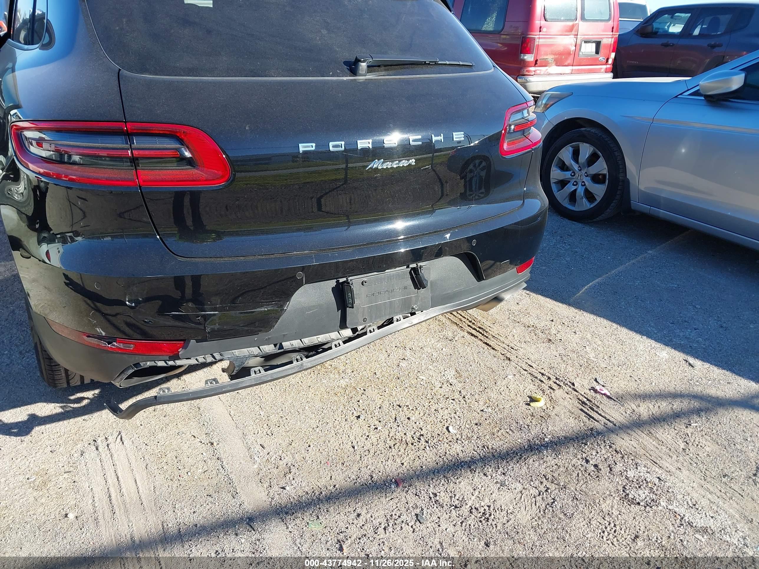 PORSCHE MACAN image 6