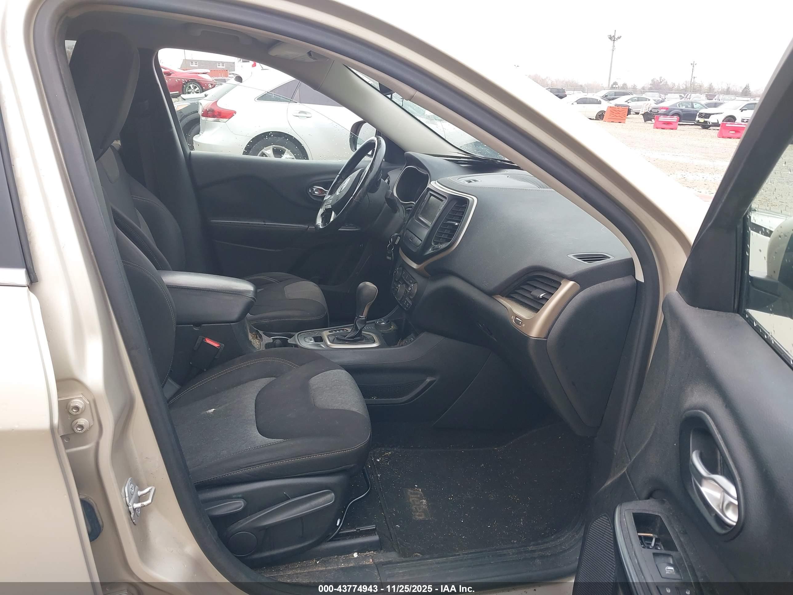 JEEP CHEROKEE image 5