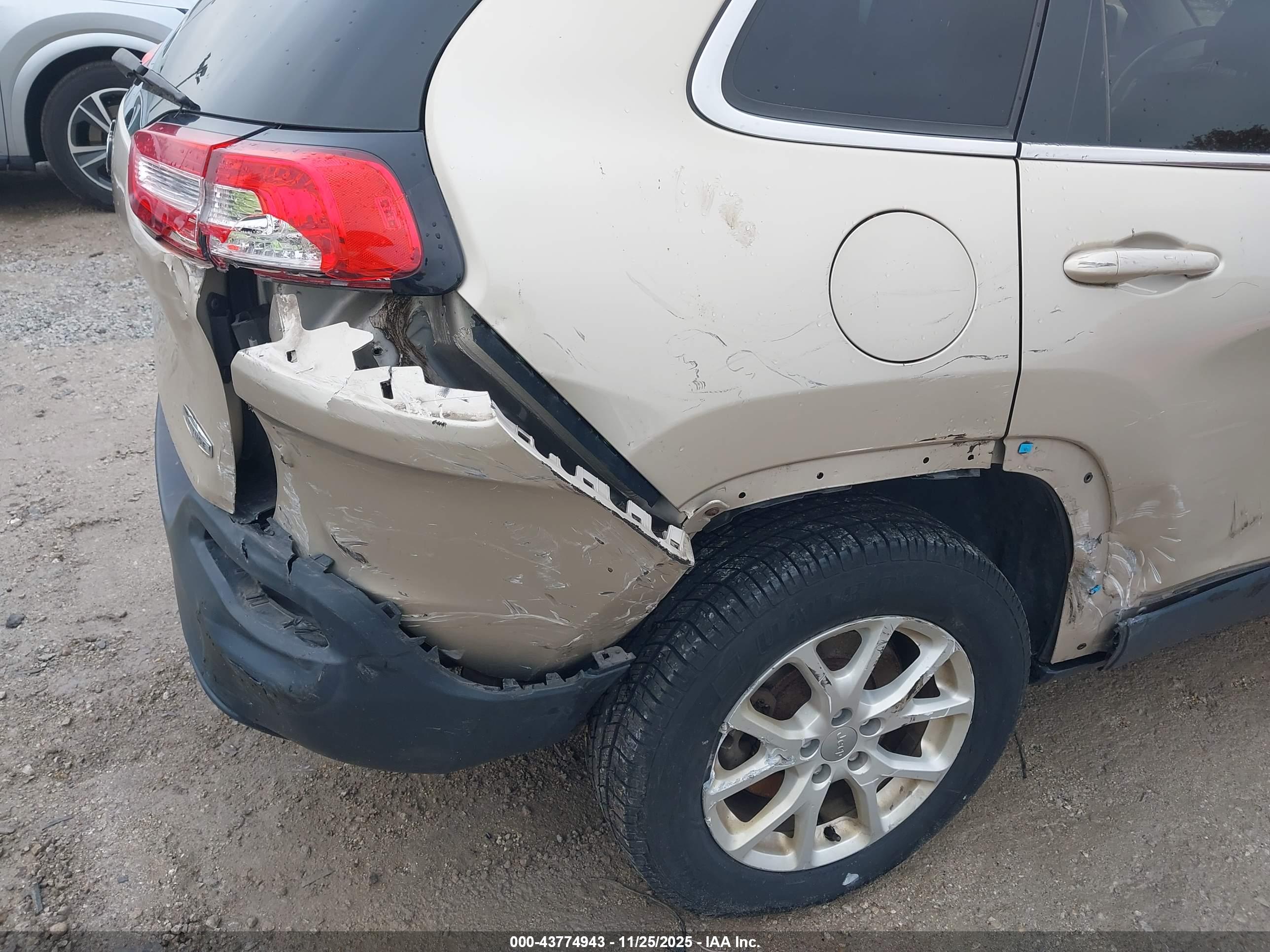 JEEP CHEROKEE image 6