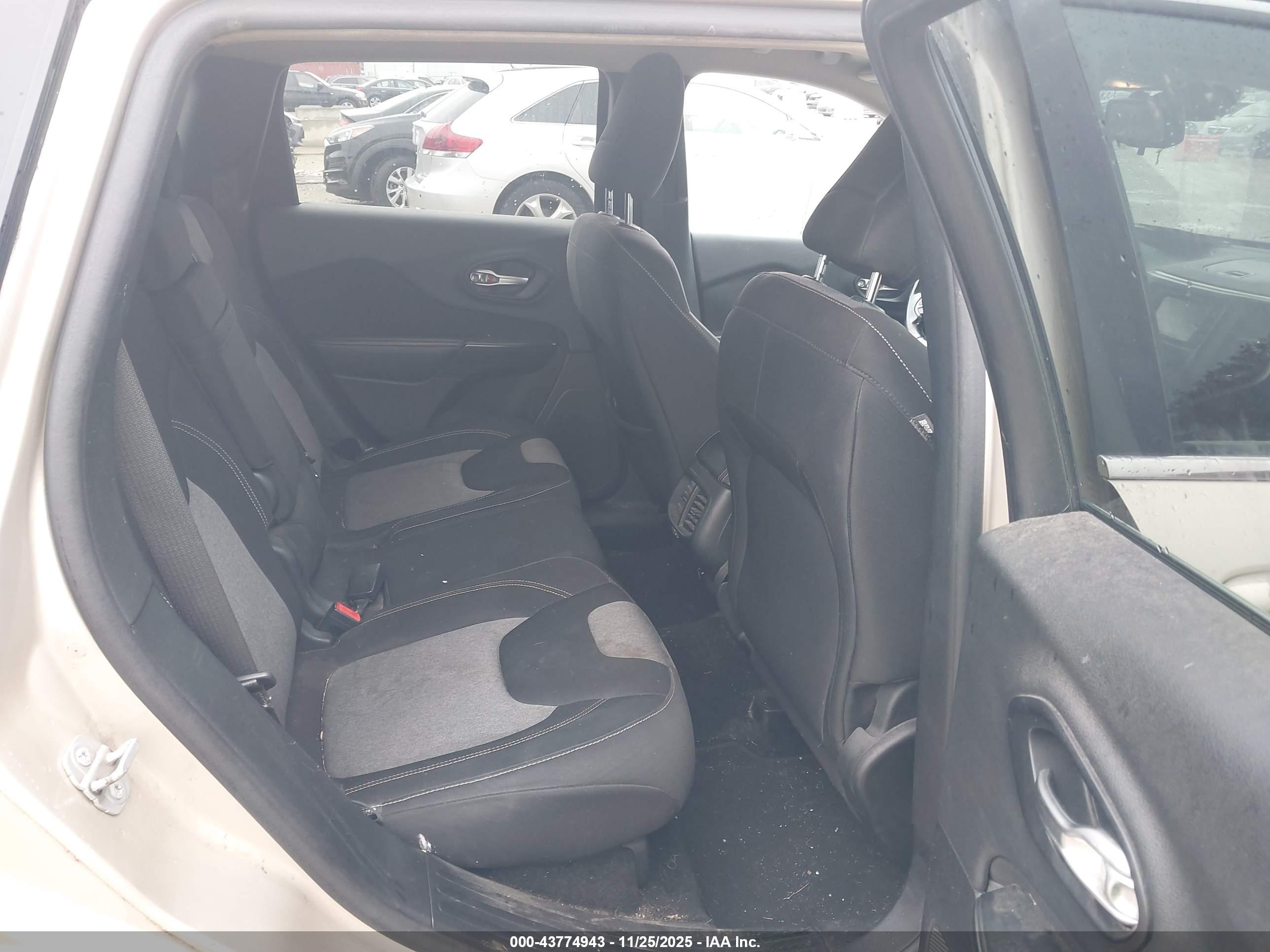 JEEP CHEROKEE image 8