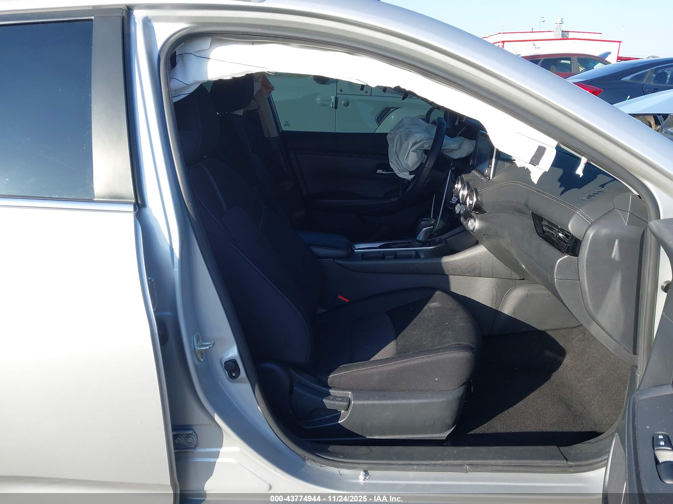 NISSAN SENTRA image 5