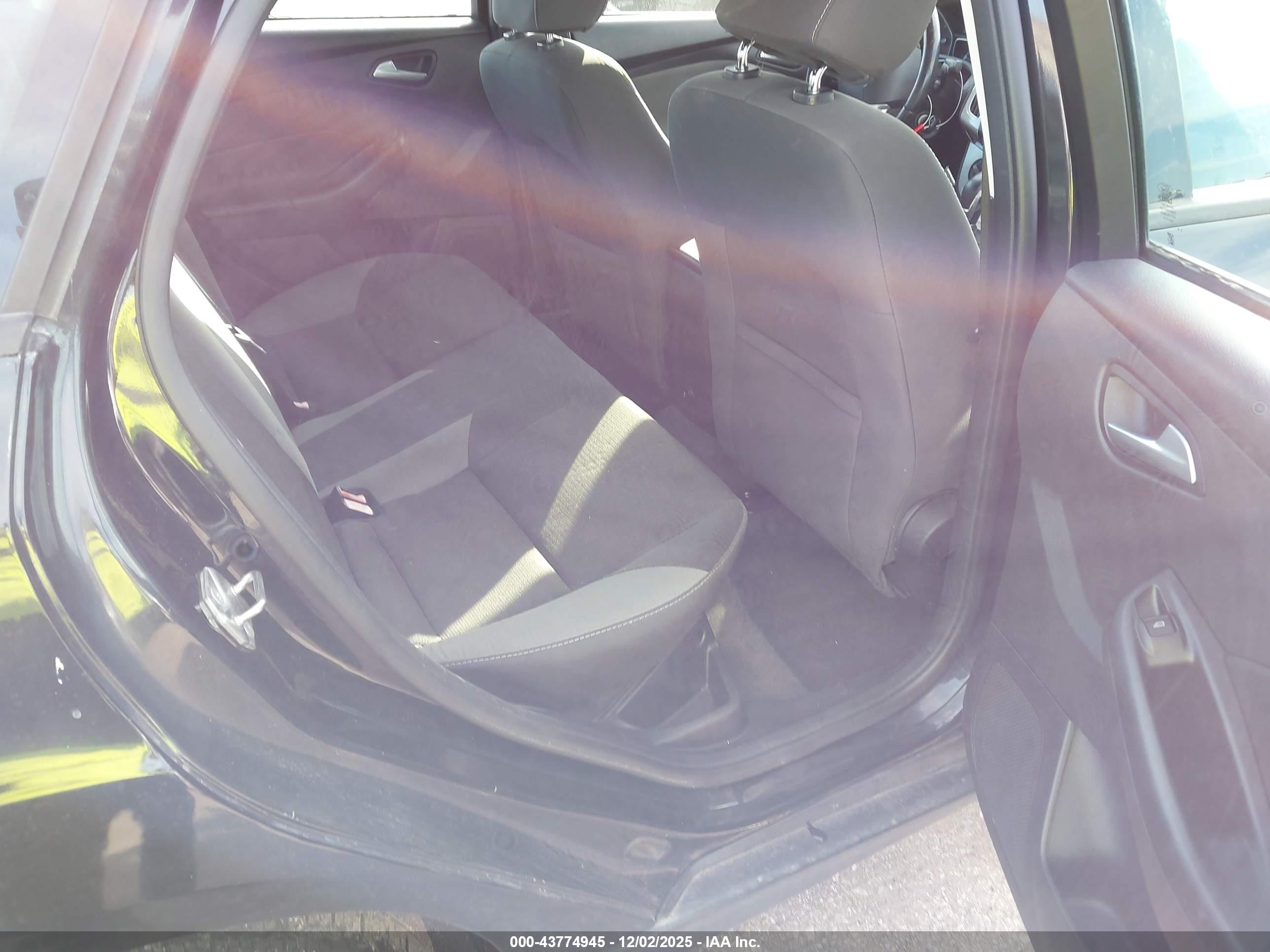 FORD FOCUS image 8