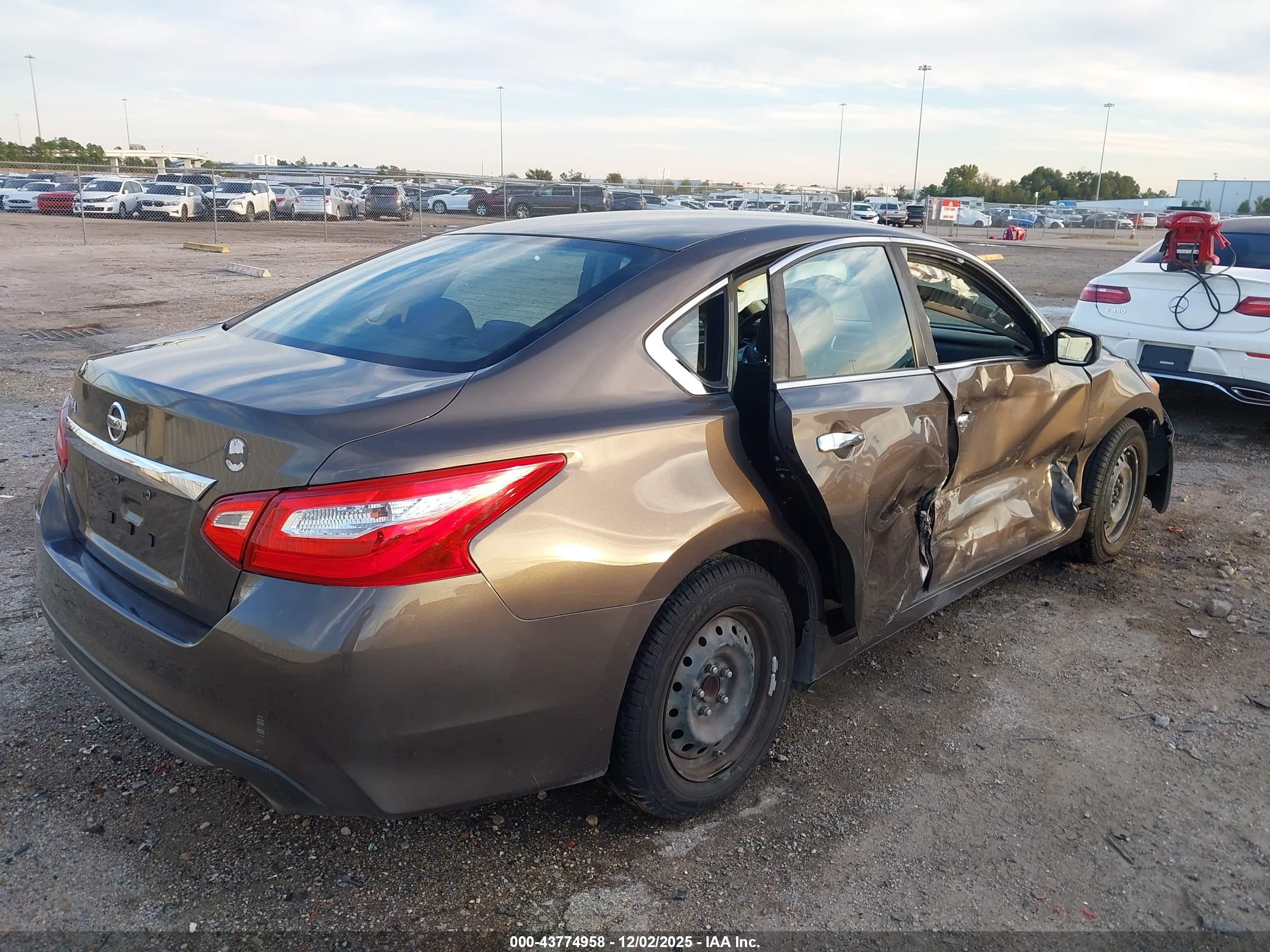 NISSAN ALTIMA image 4