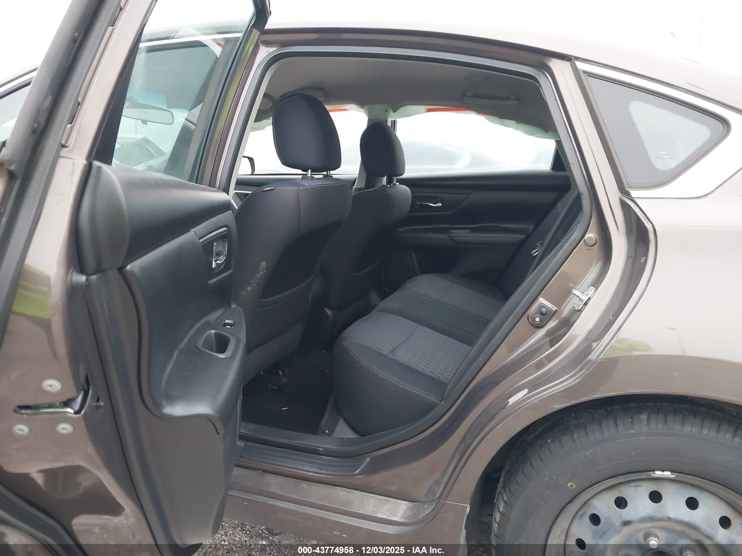 NISSAN ALTIMA image 8