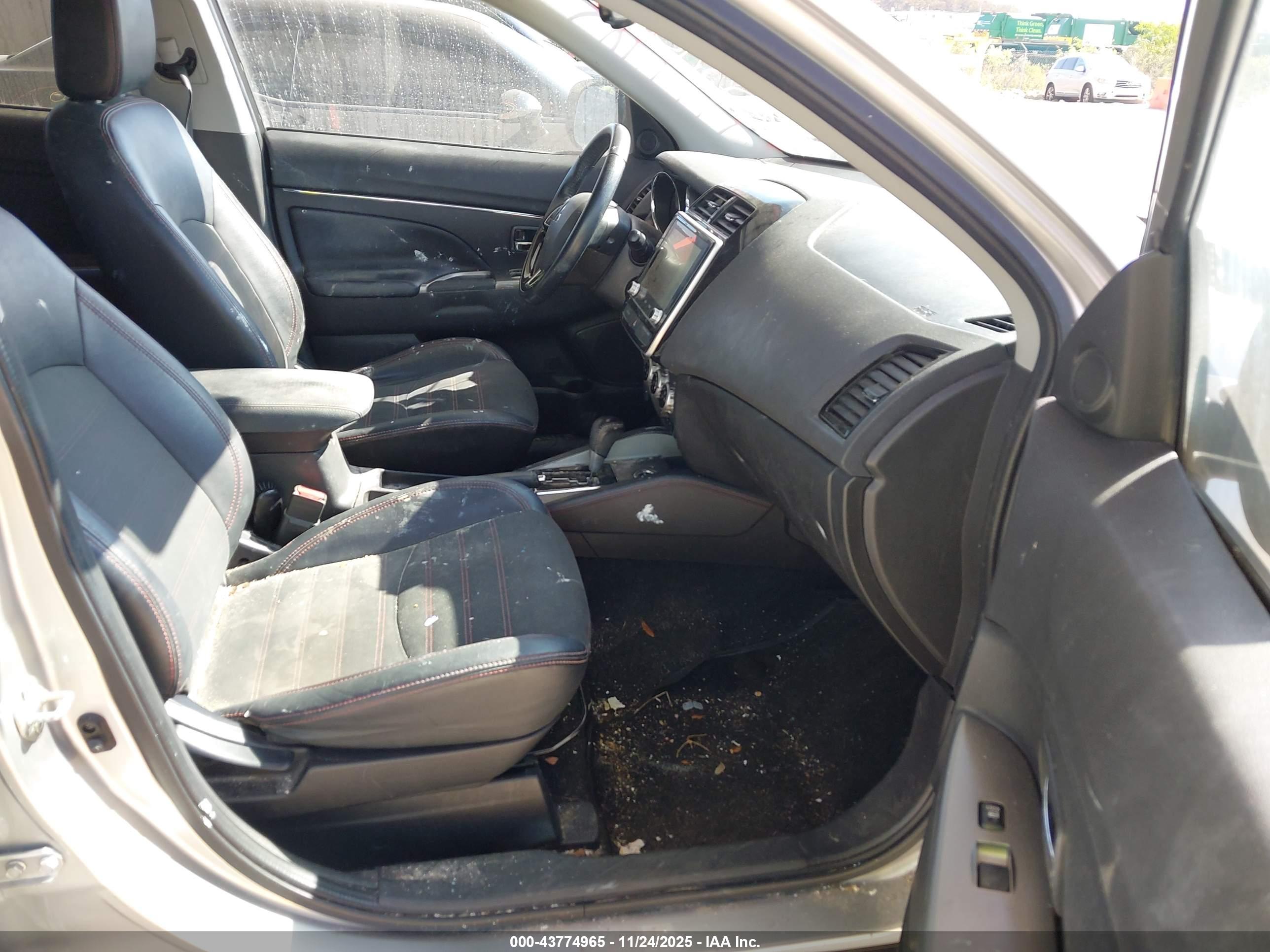MITSUBISHI OUTLANDER image 5