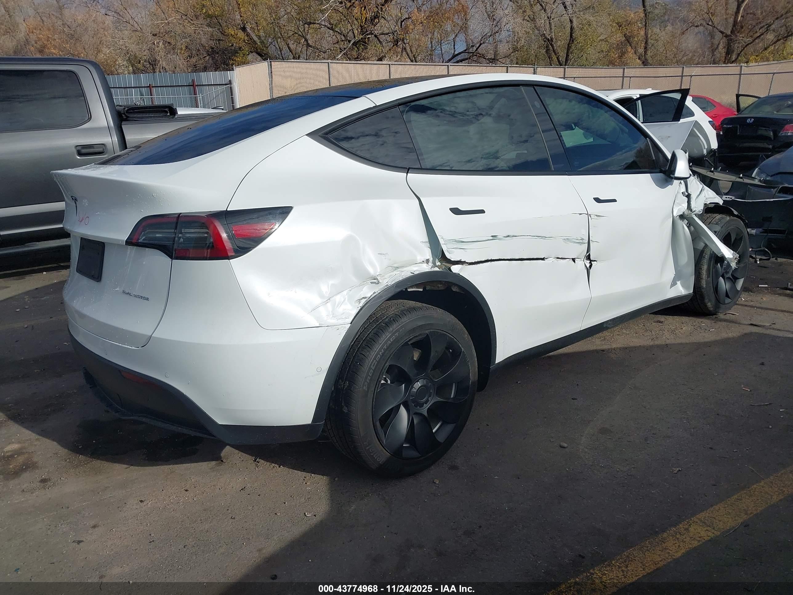 TESLA MODEL image 4