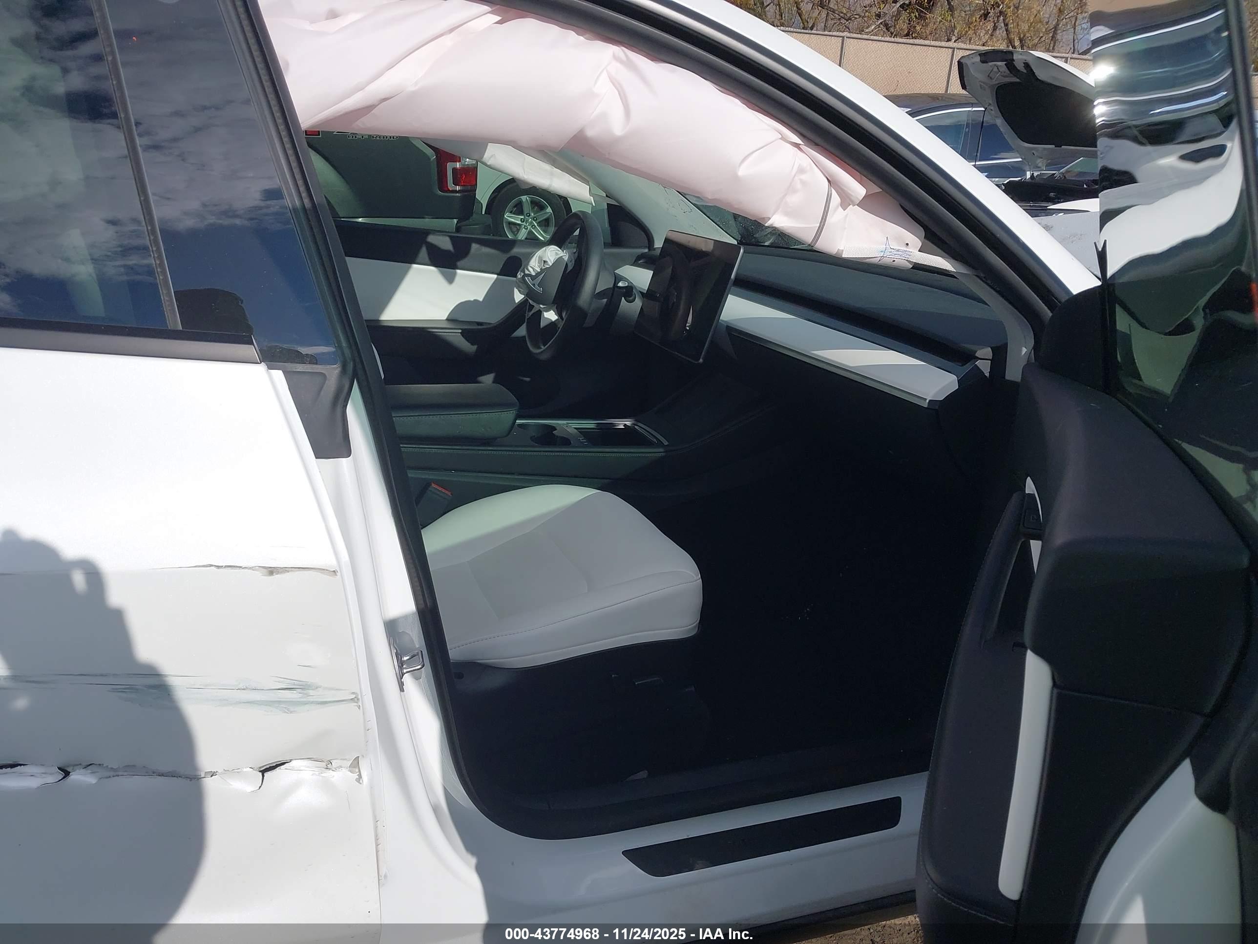 TESLA MODEL image 5