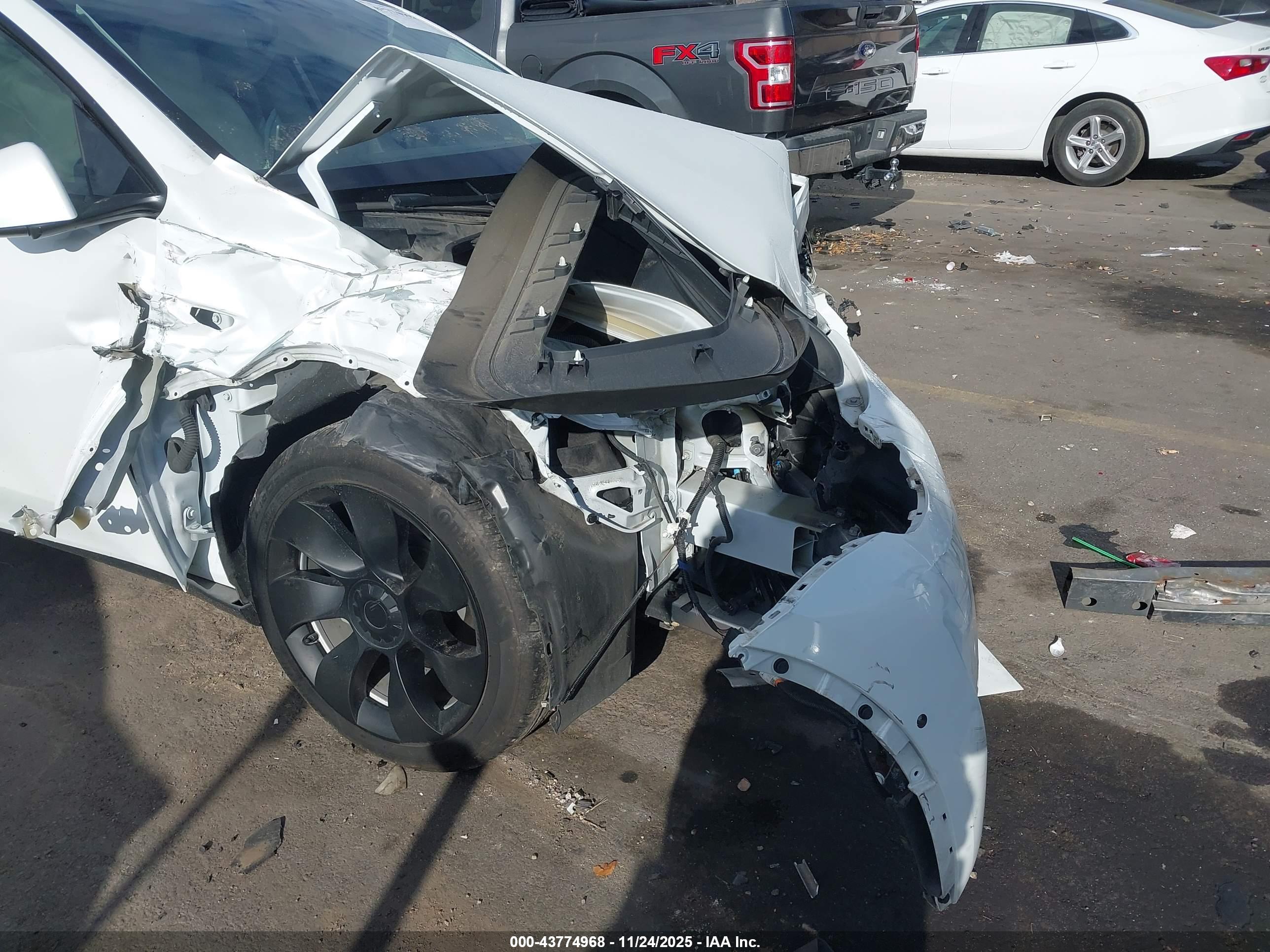 TESLA MODEL image 6