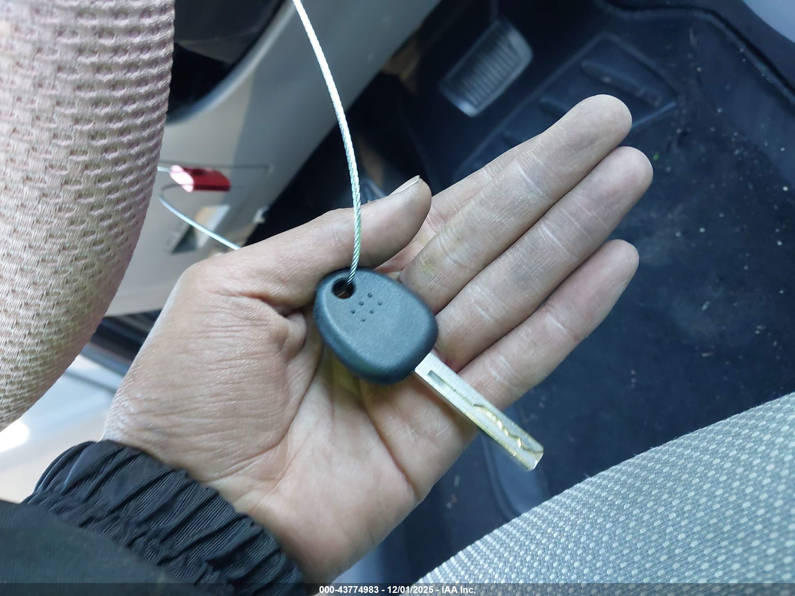HYUNDAI ACCENT image 11