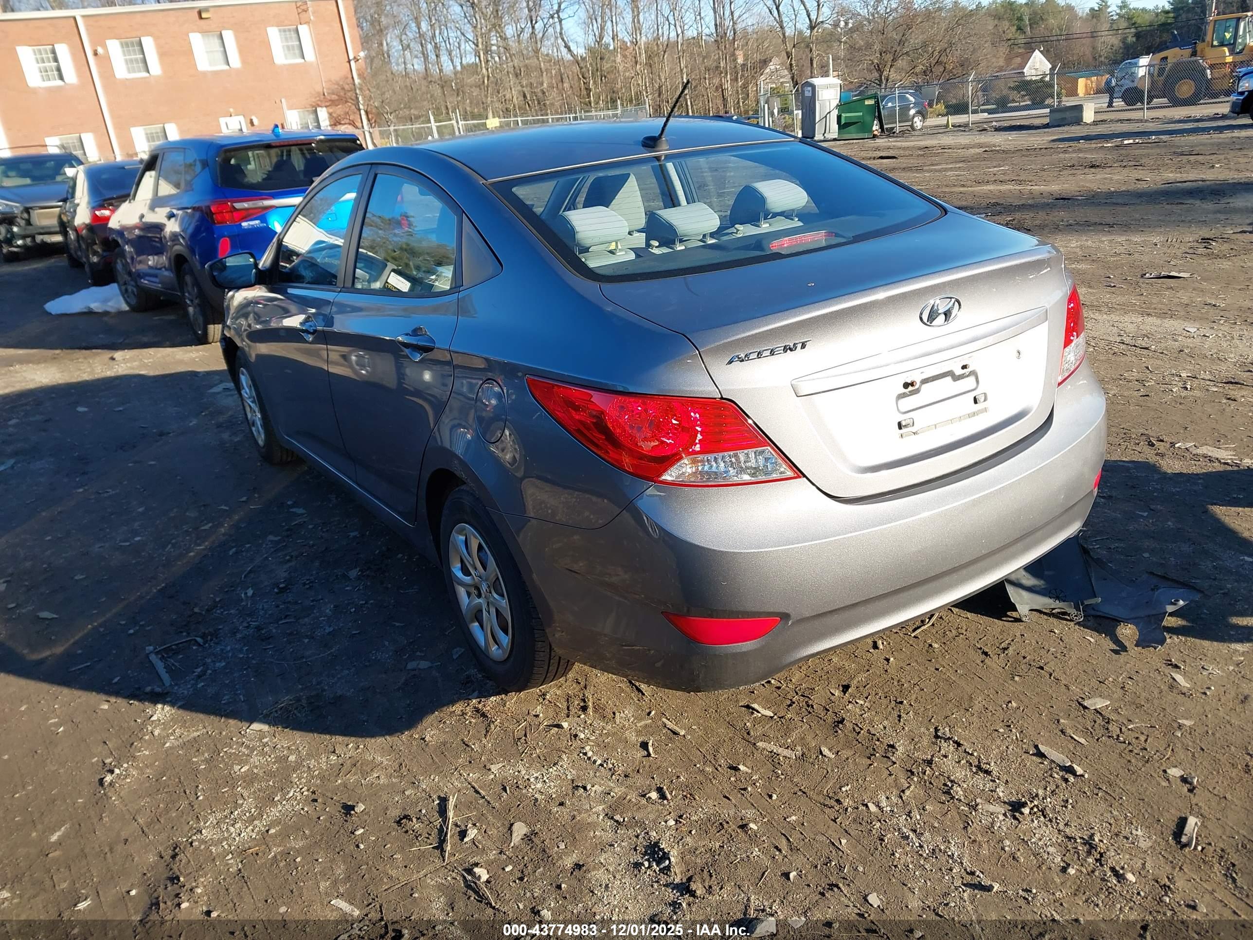 HYUNDAI ACCENT image 3