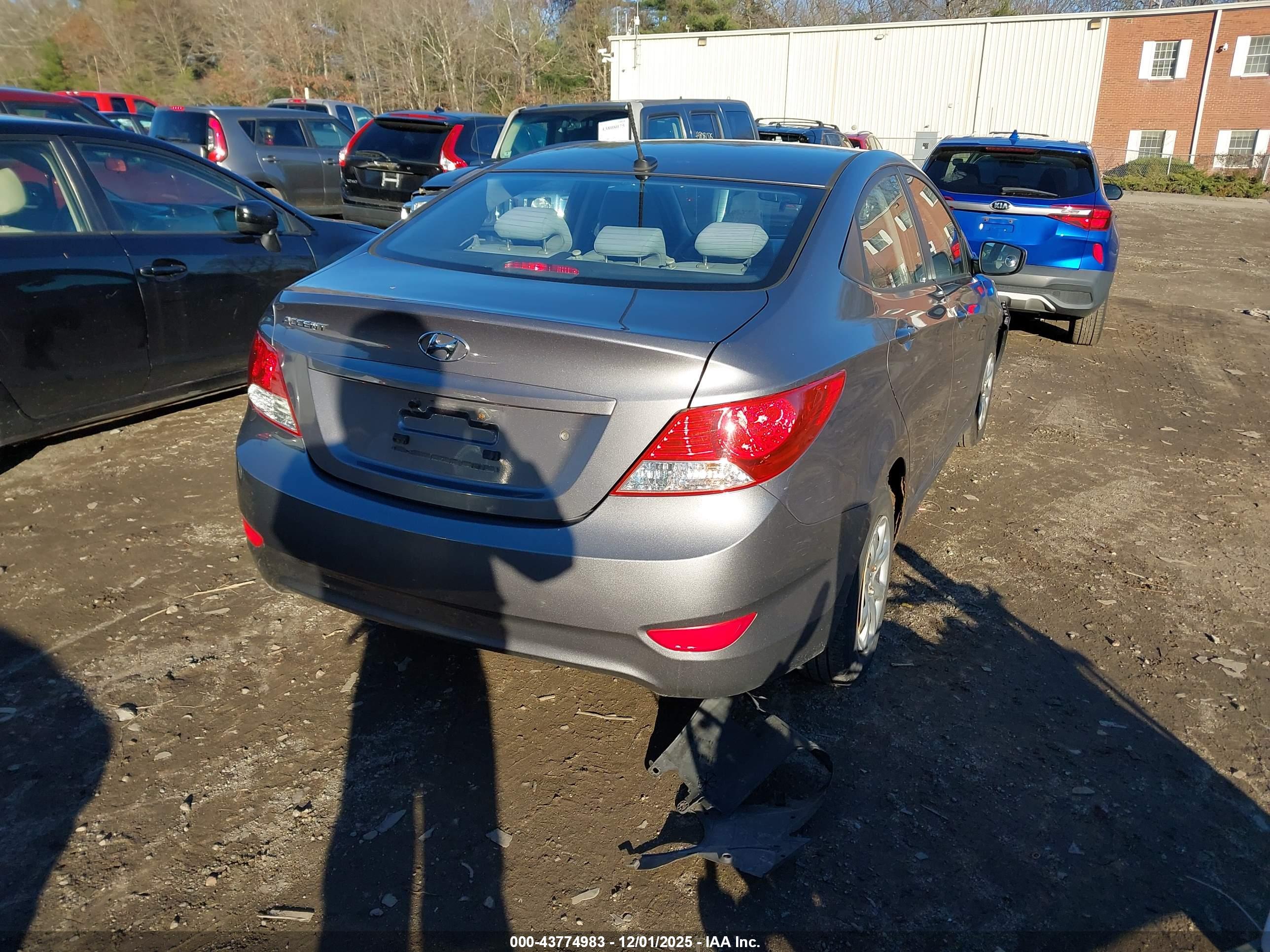 HYUNDAI ACCENT image 4