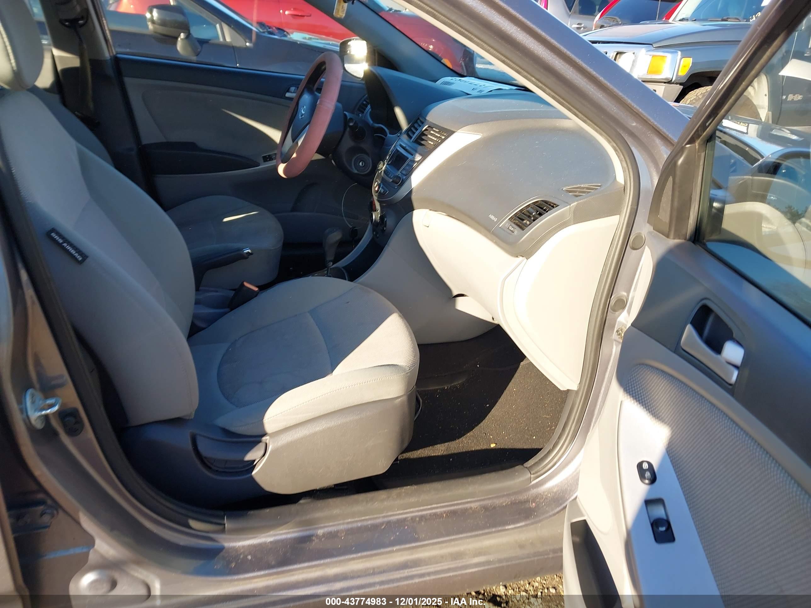 HYUNDAI ACCENT image 5