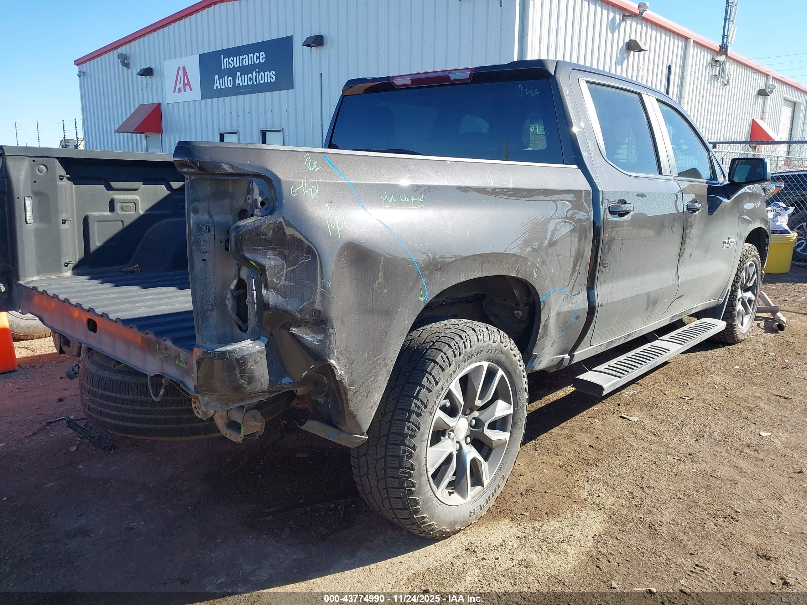 CHEVROLET SILVERADO image 4