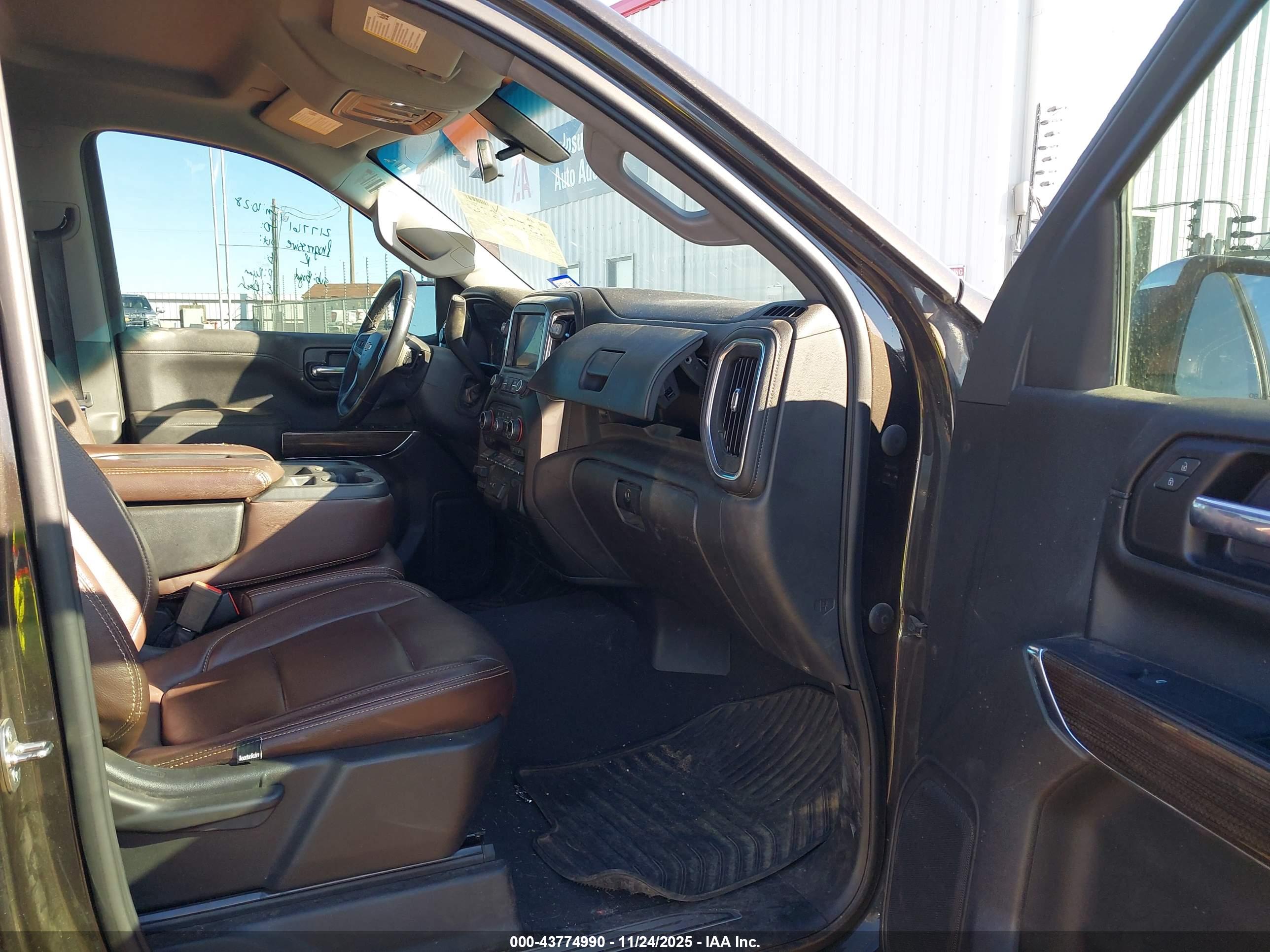 CHEVROLET SILVERADO image 5