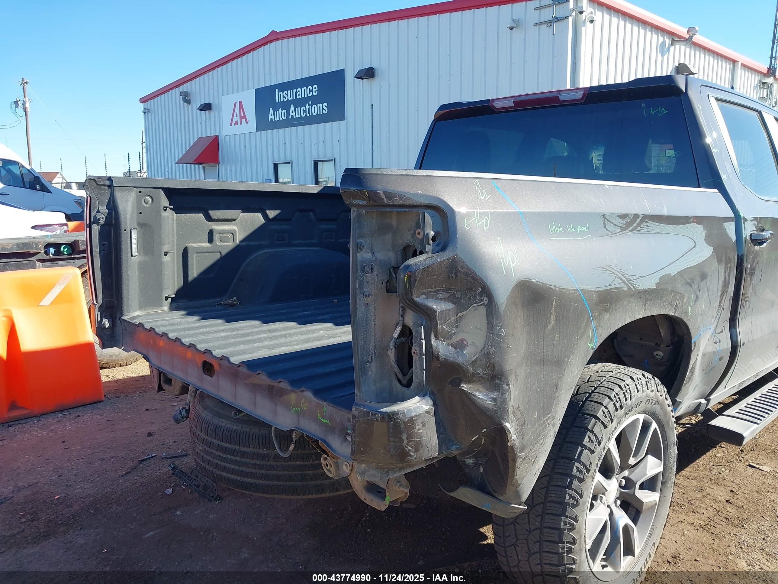 CHEVROLET SILVERADO image 6