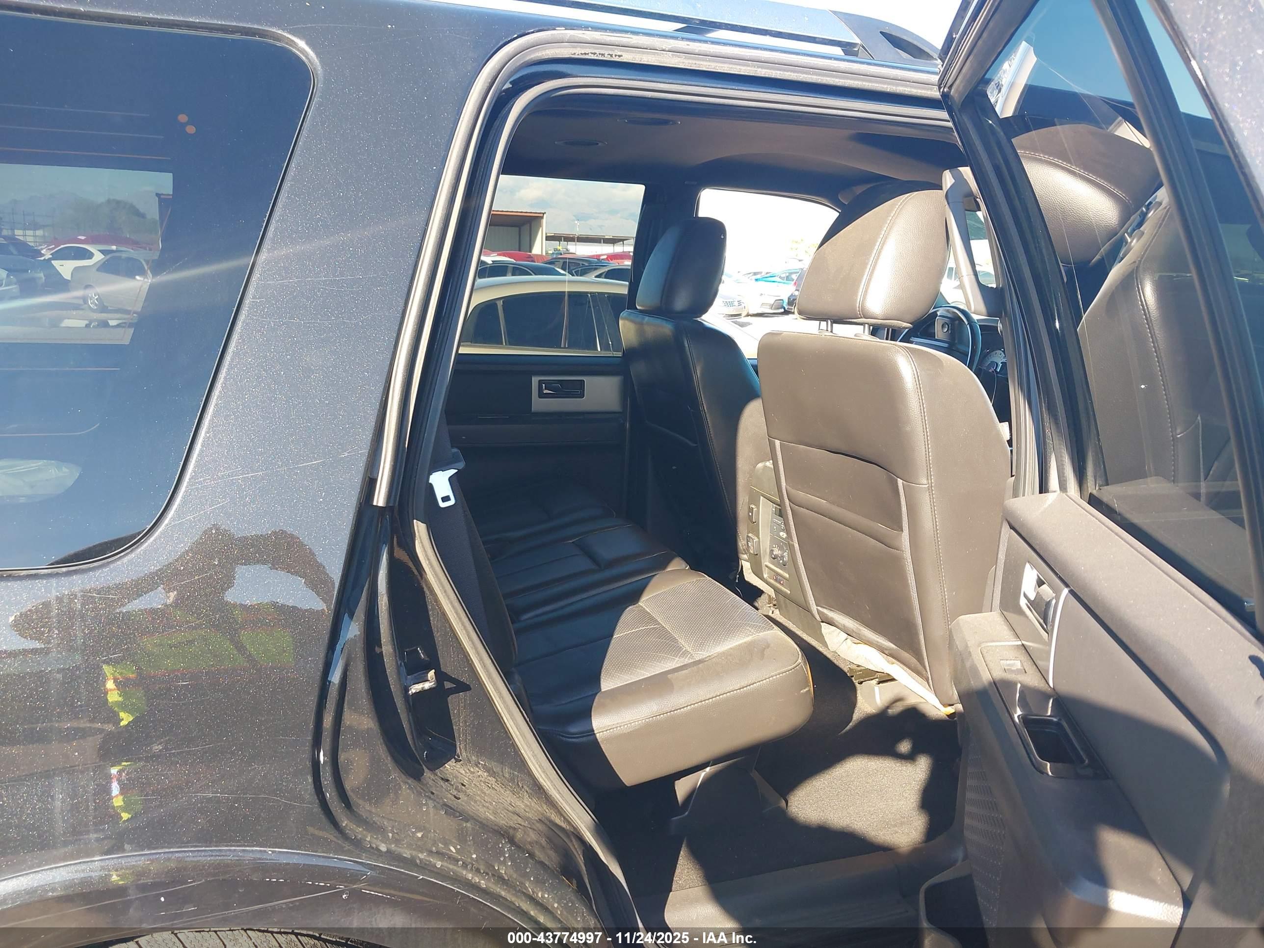 FORD EXPEDITION image 8