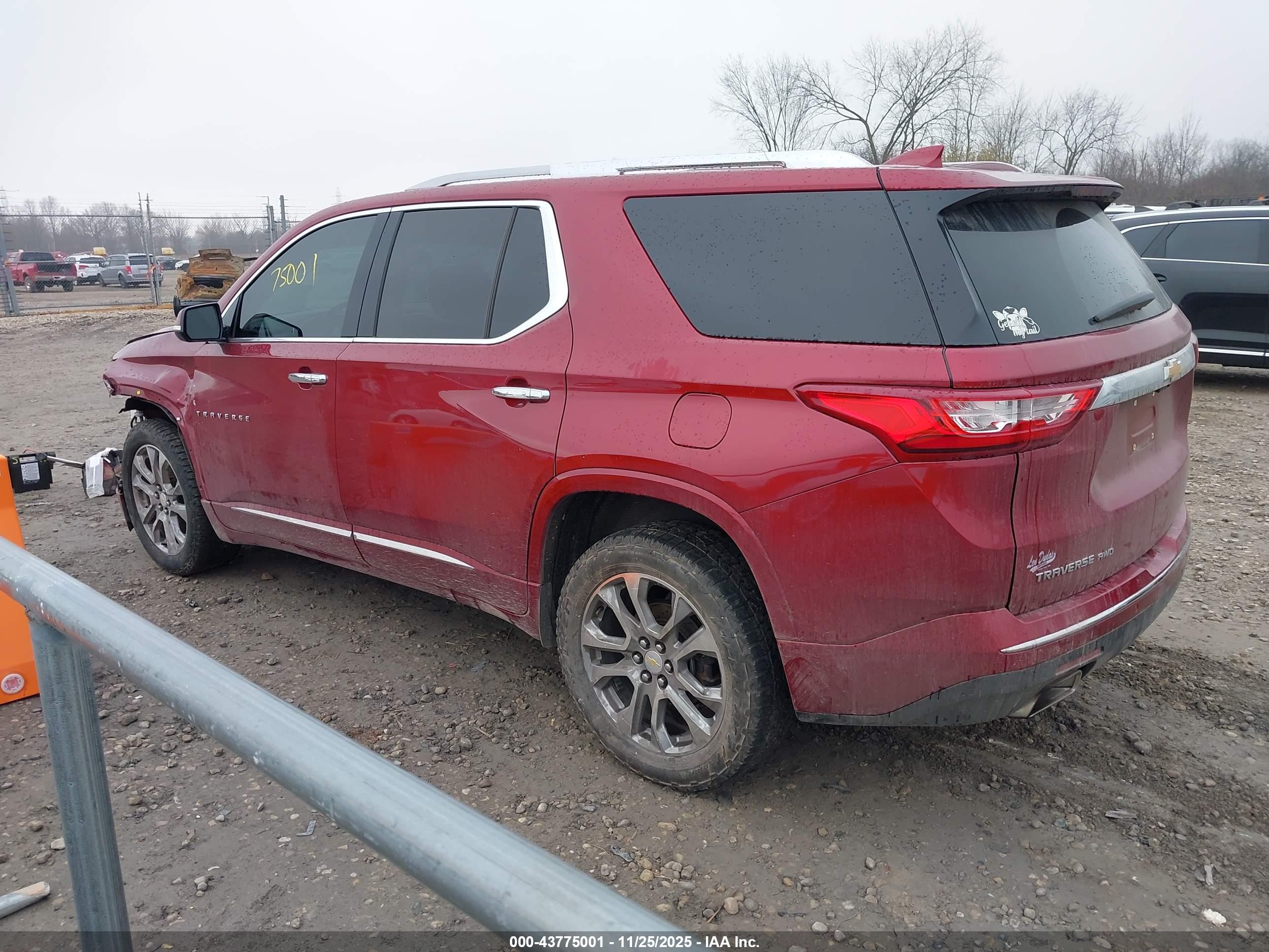 CHEVROLET TRAVERSE image 3