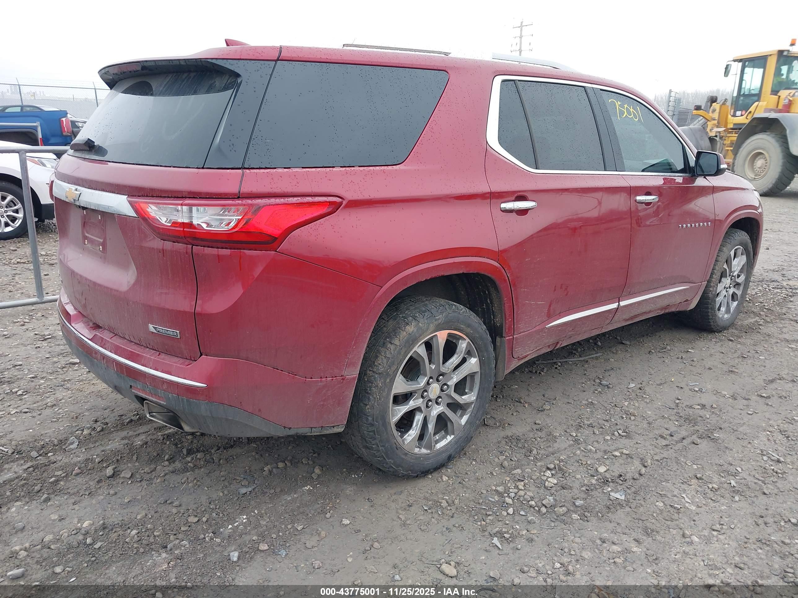 CHEVROLET TRAVERSE image 4