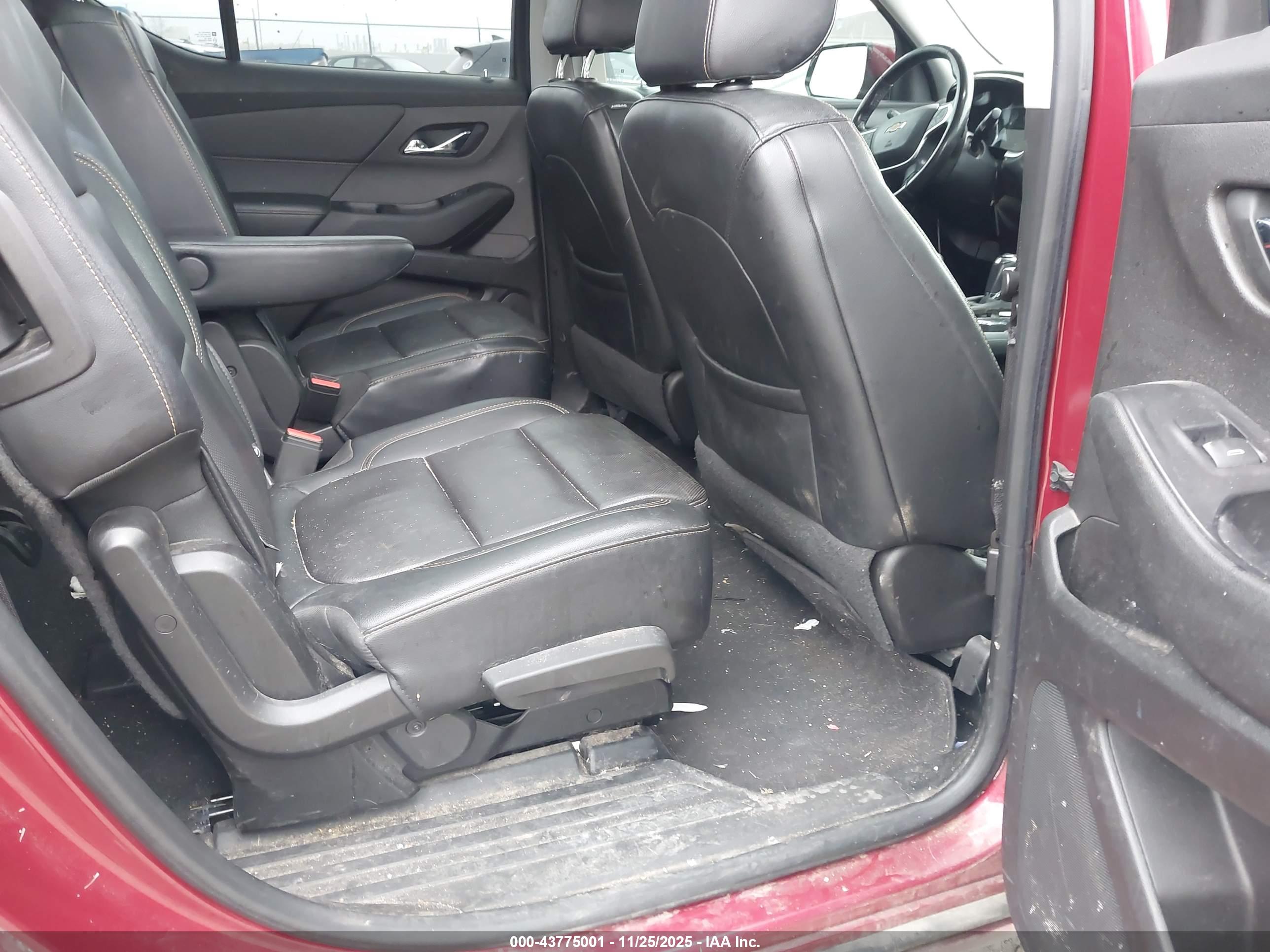 CHEVROLET TRAVERSE image 8