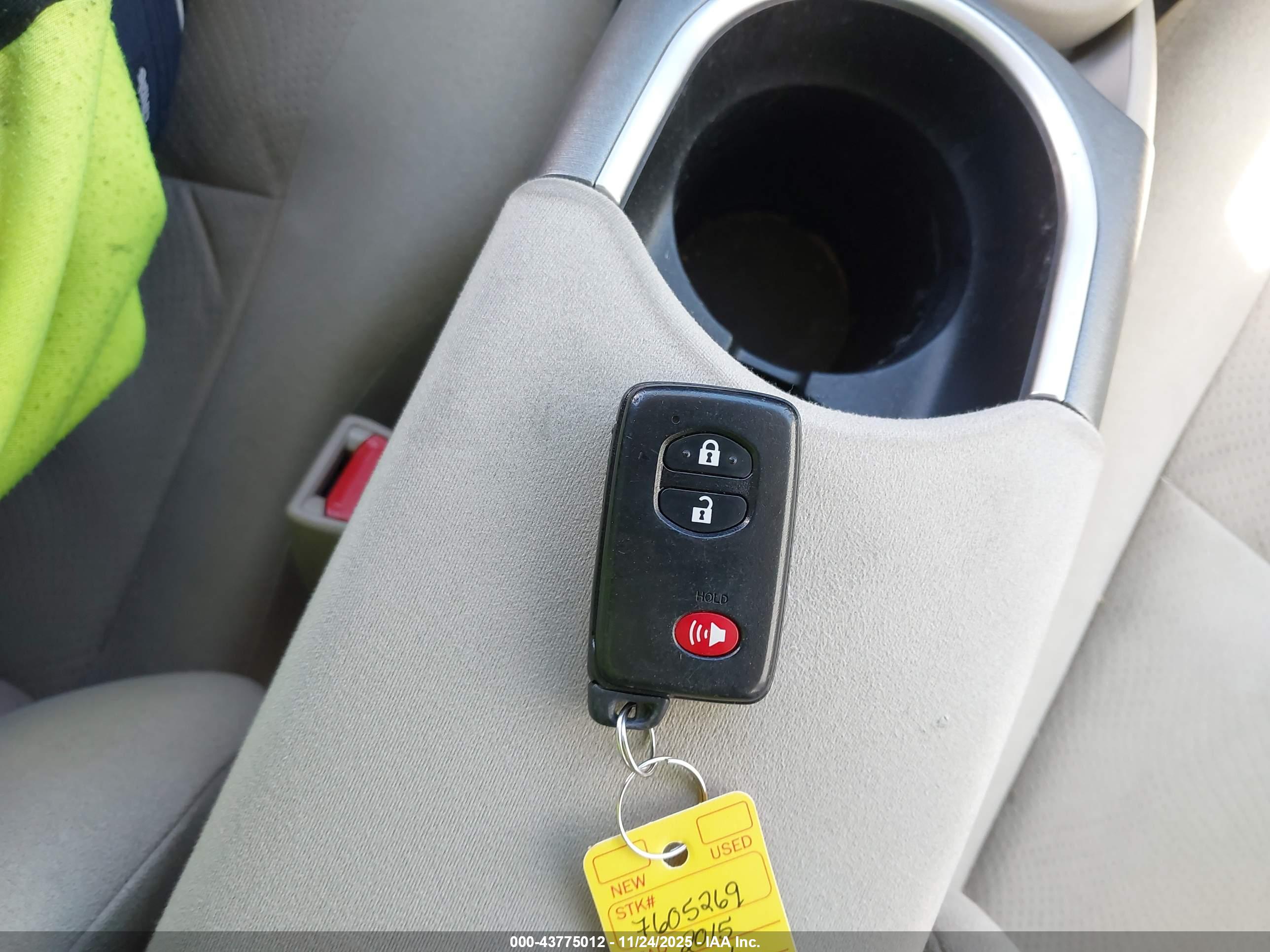 TOYOTA PRIUS image 11