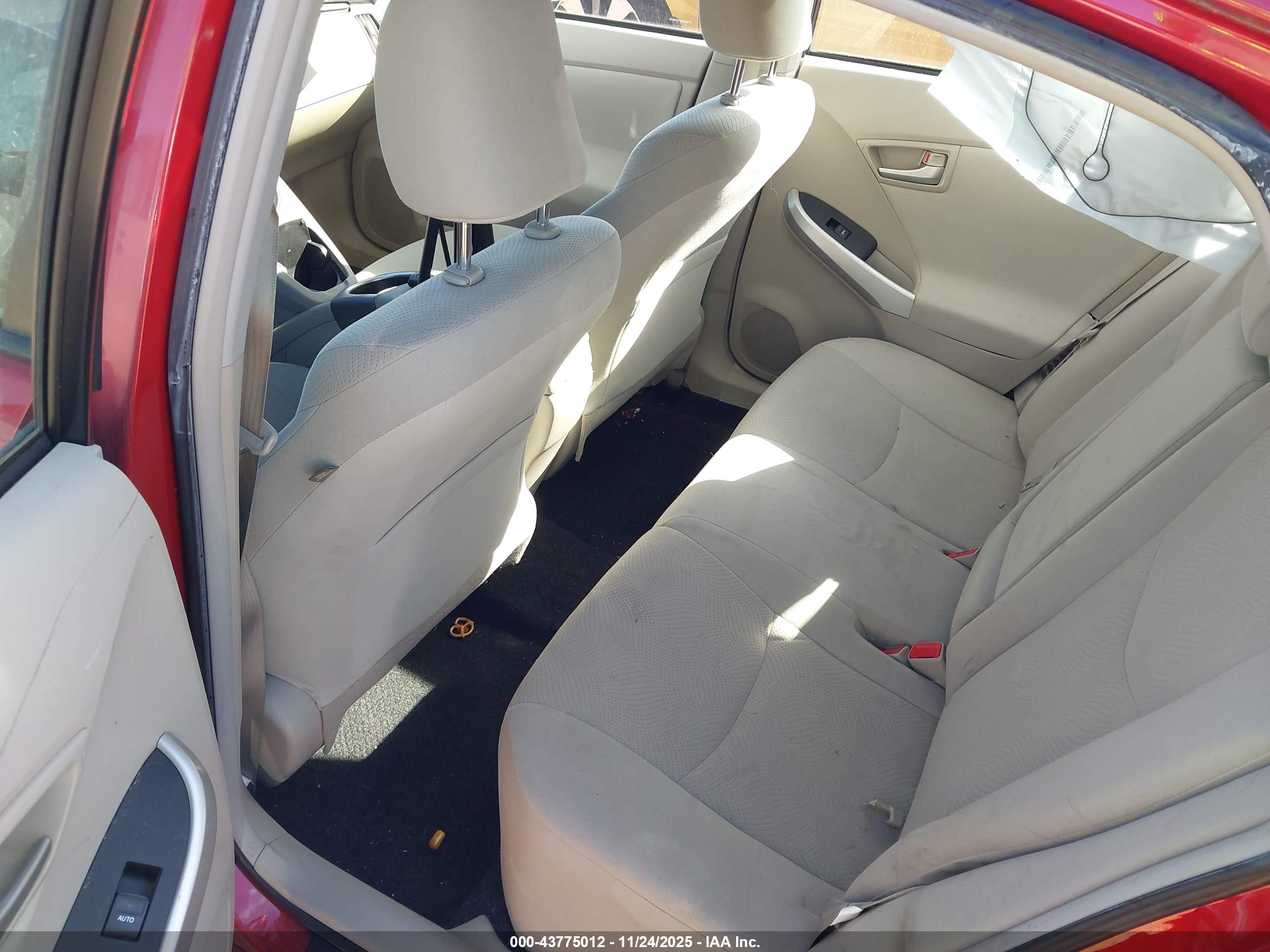 TOYOTA PRIUS image 8