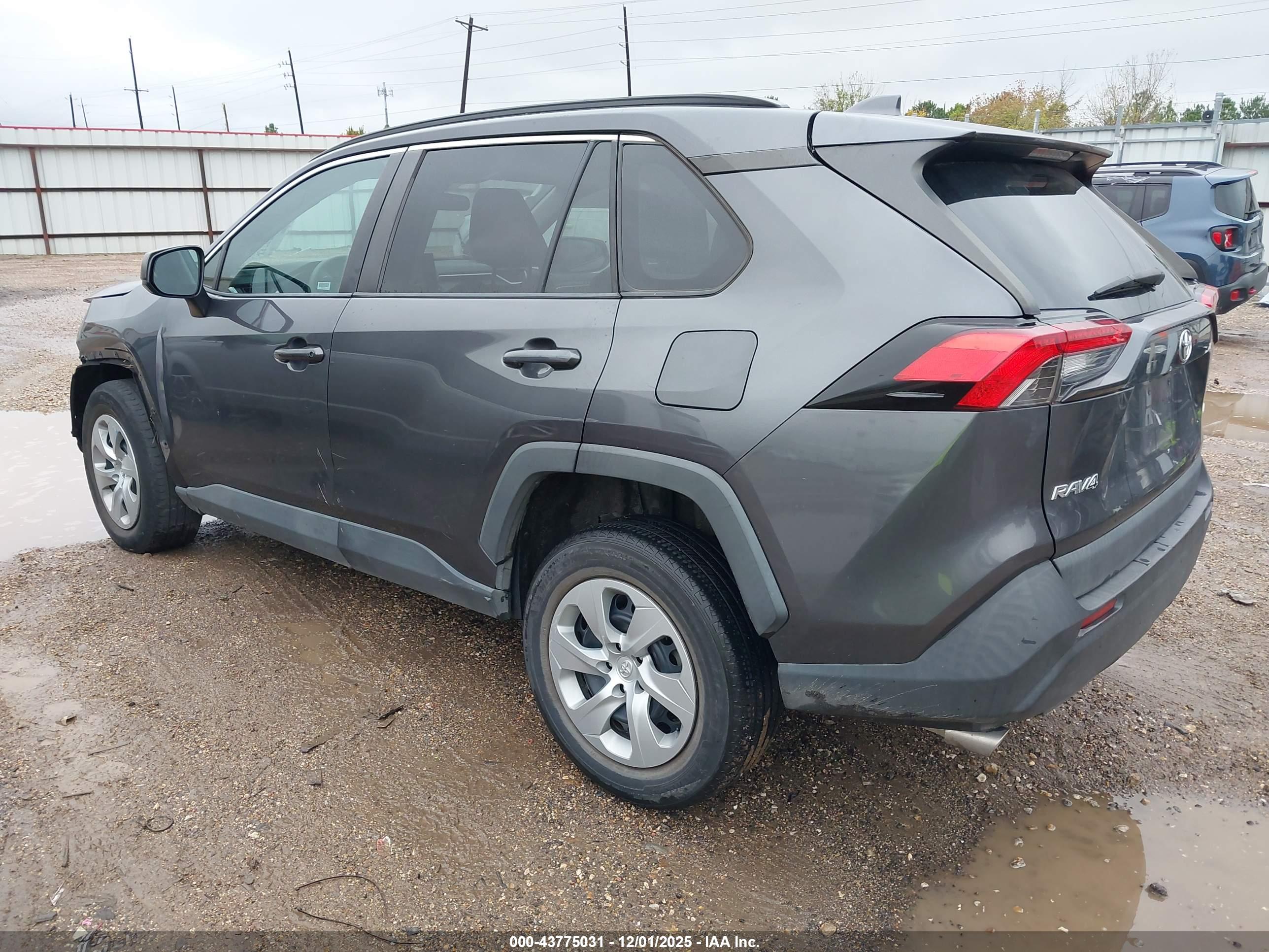 TOYOTA RAV4 image 3