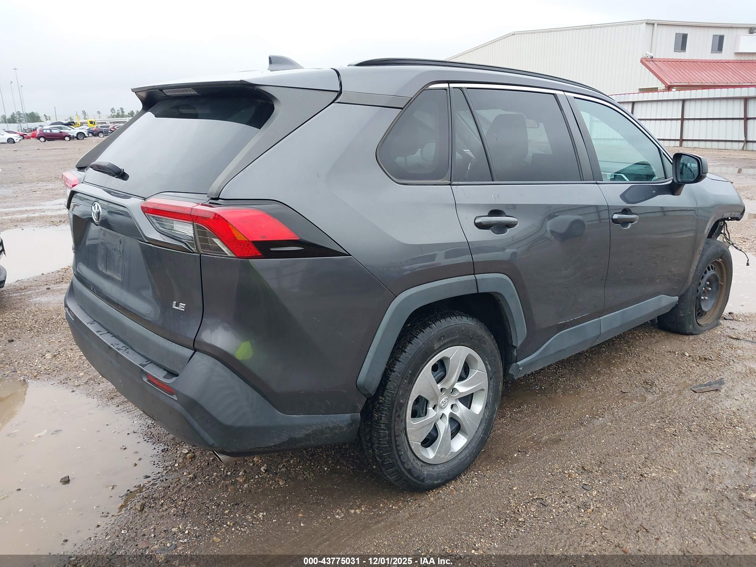 TOYOTA RAV4 image 4