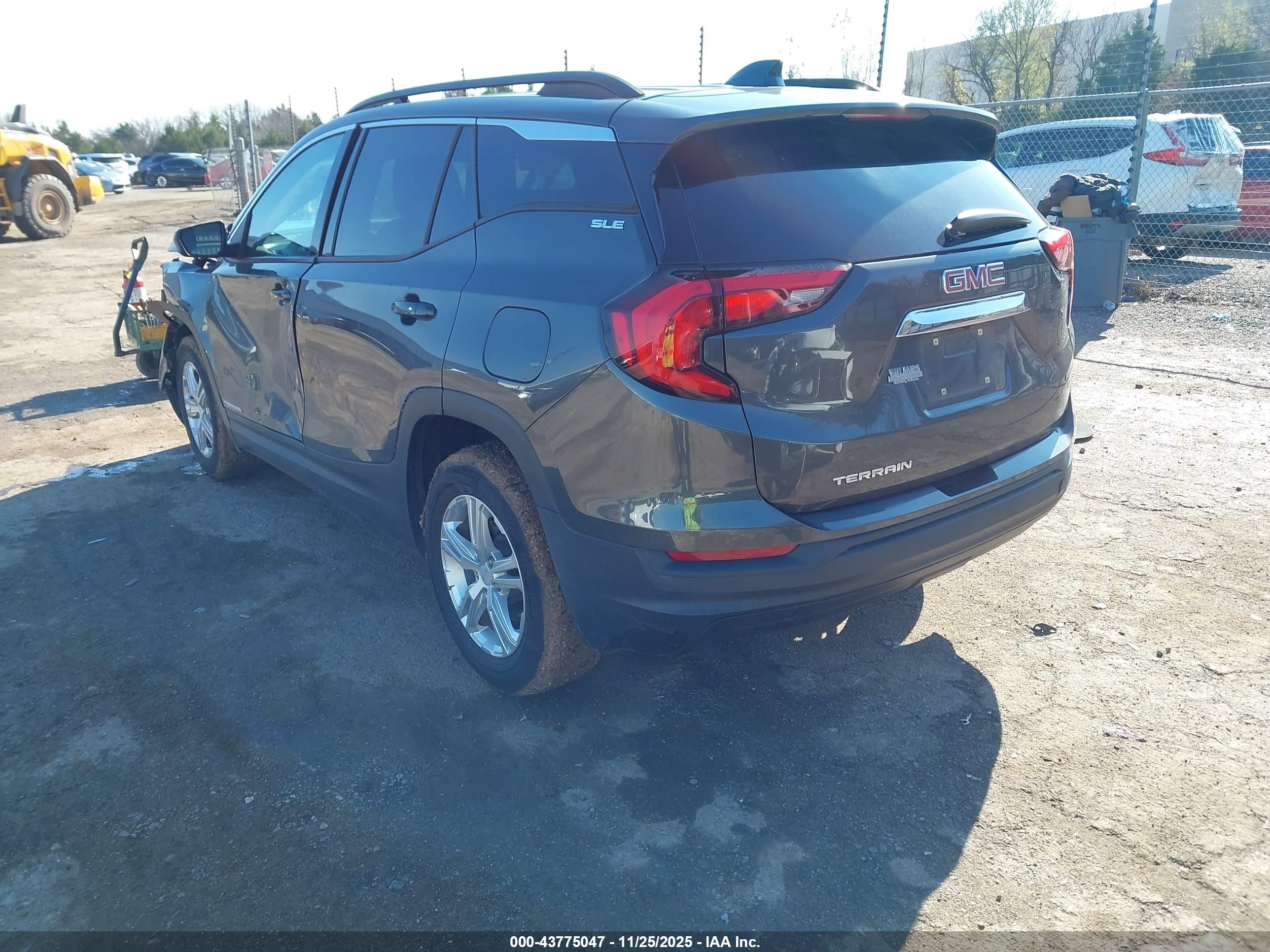 GMC TERRAIN image 3