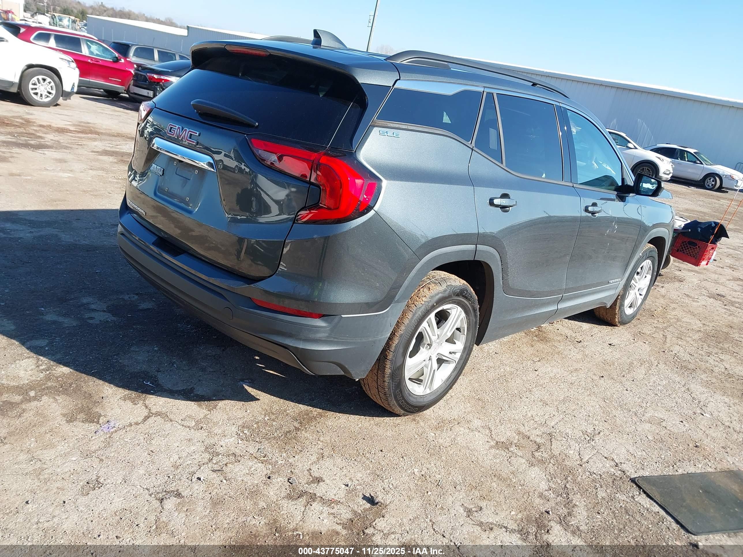 GMC TERRAIN image 4