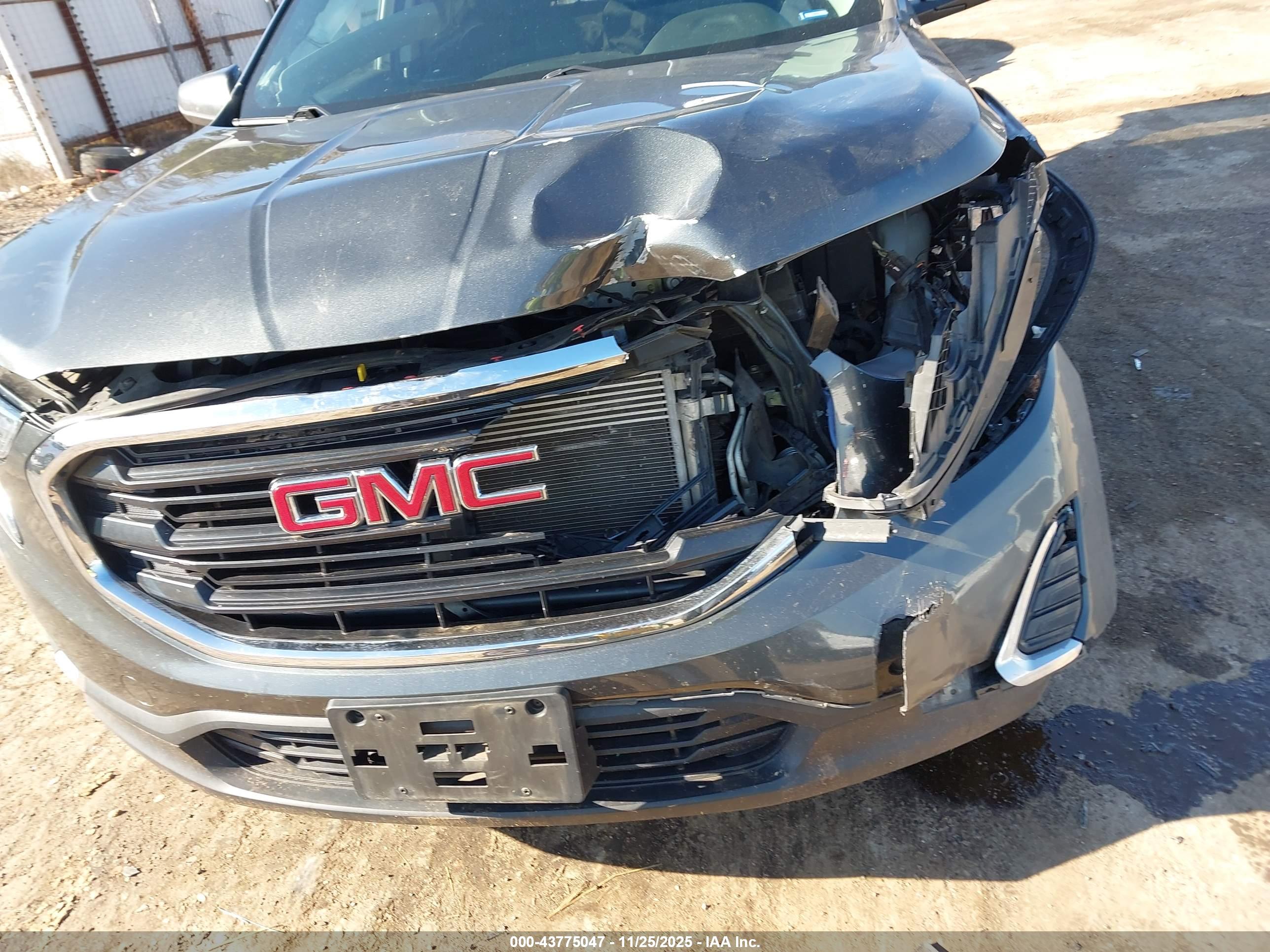 GMC TERRAIN image 6