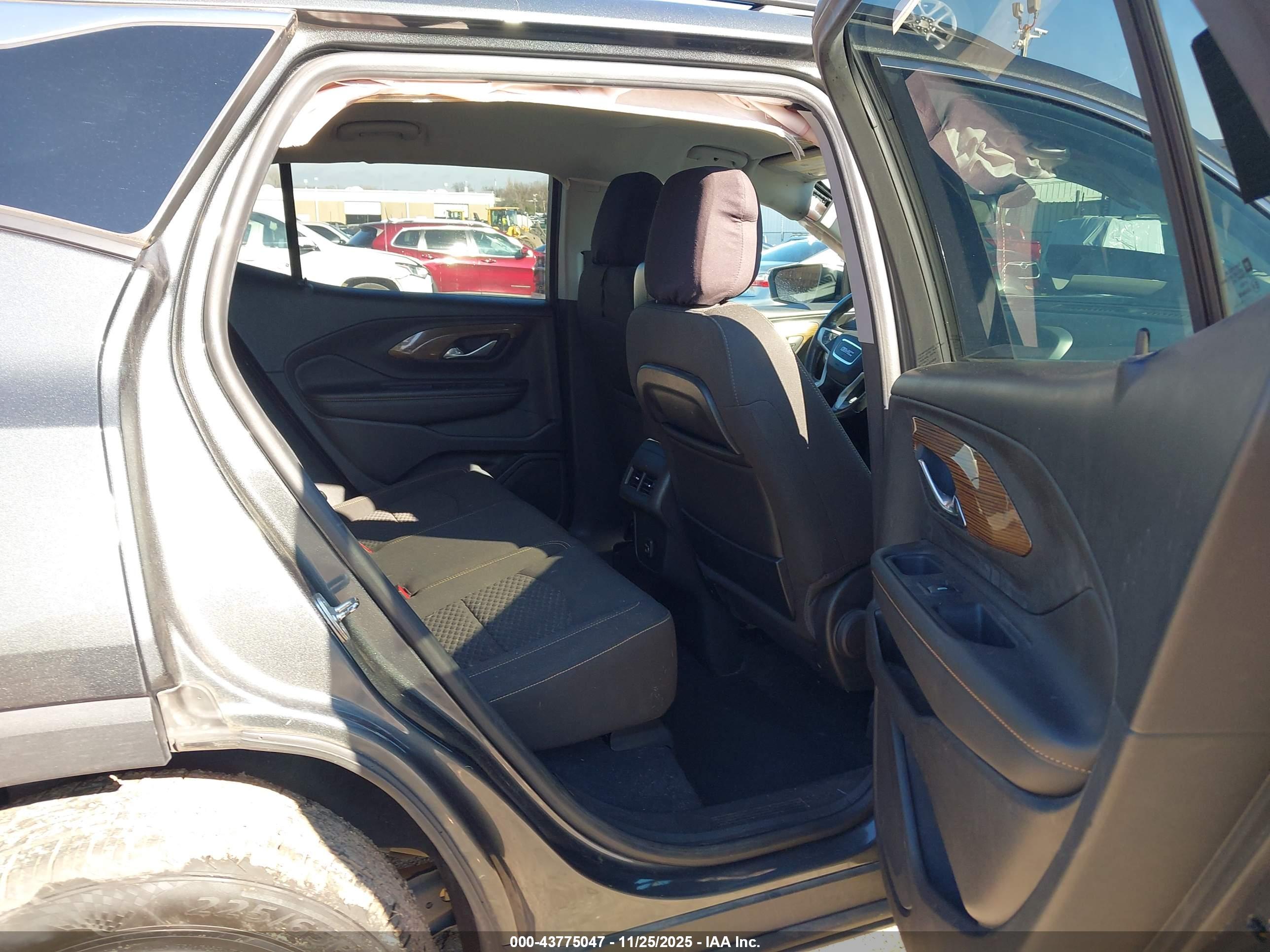 GMC TERRAIN image 8