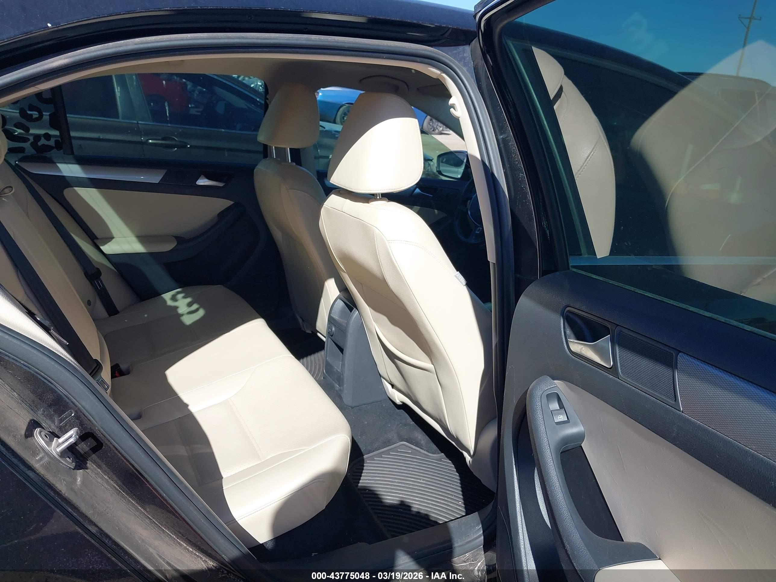 VOLKSWAGEN JETTA image 8