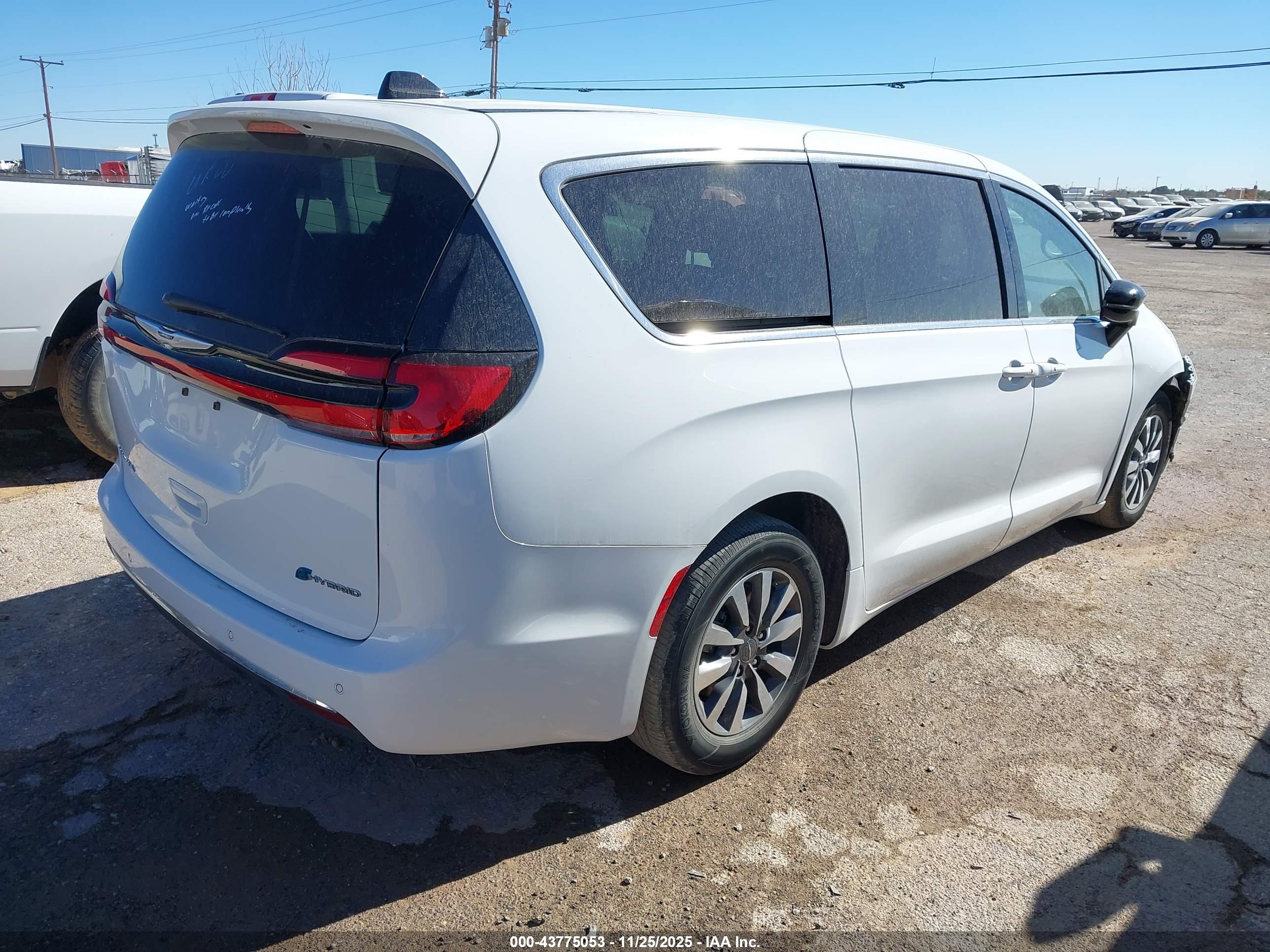 CHRYSLER PACIFICA image 4