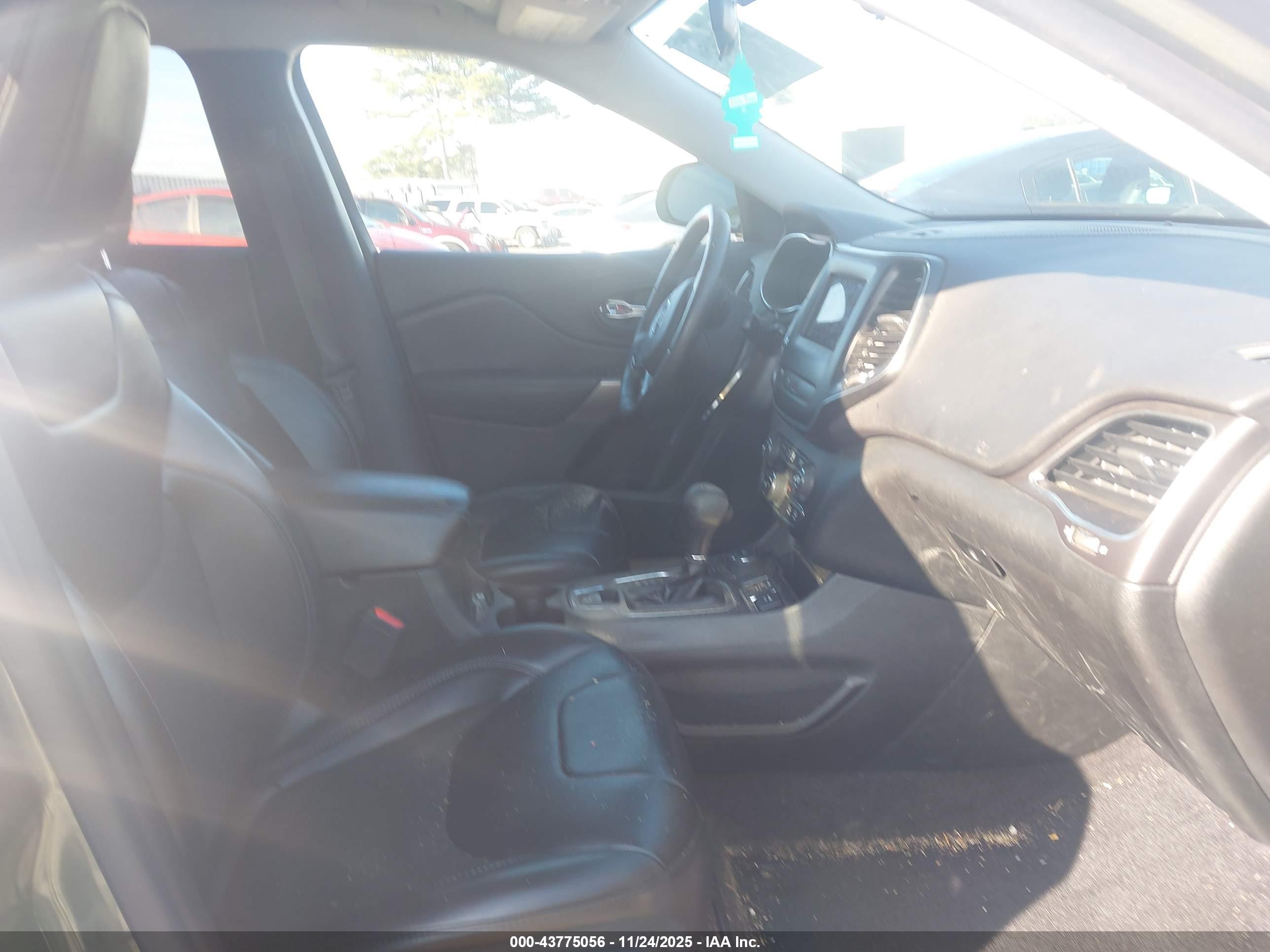 JEEP CHEROKEE image 5