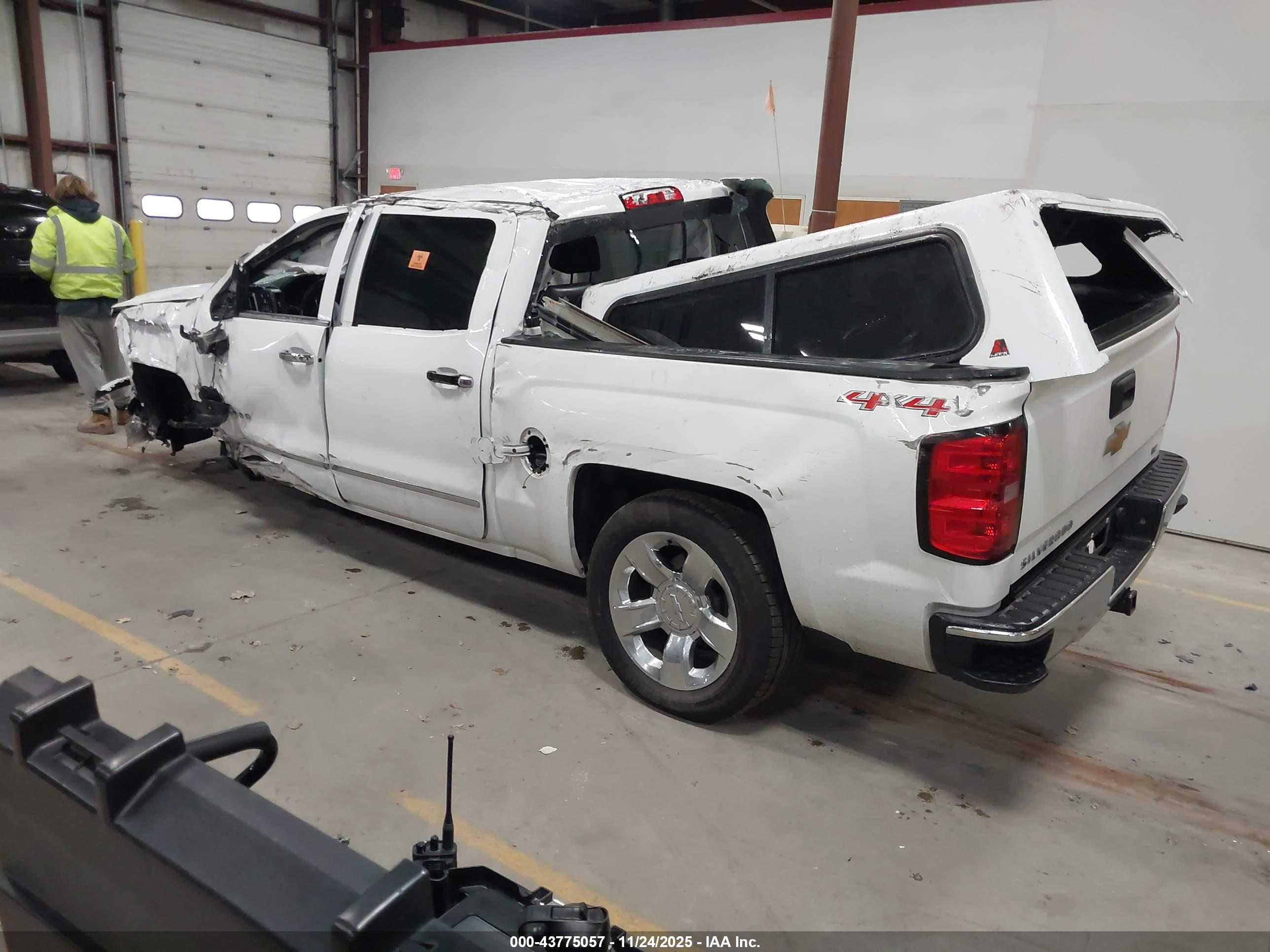 CHEVROLET SILVERADO image 3