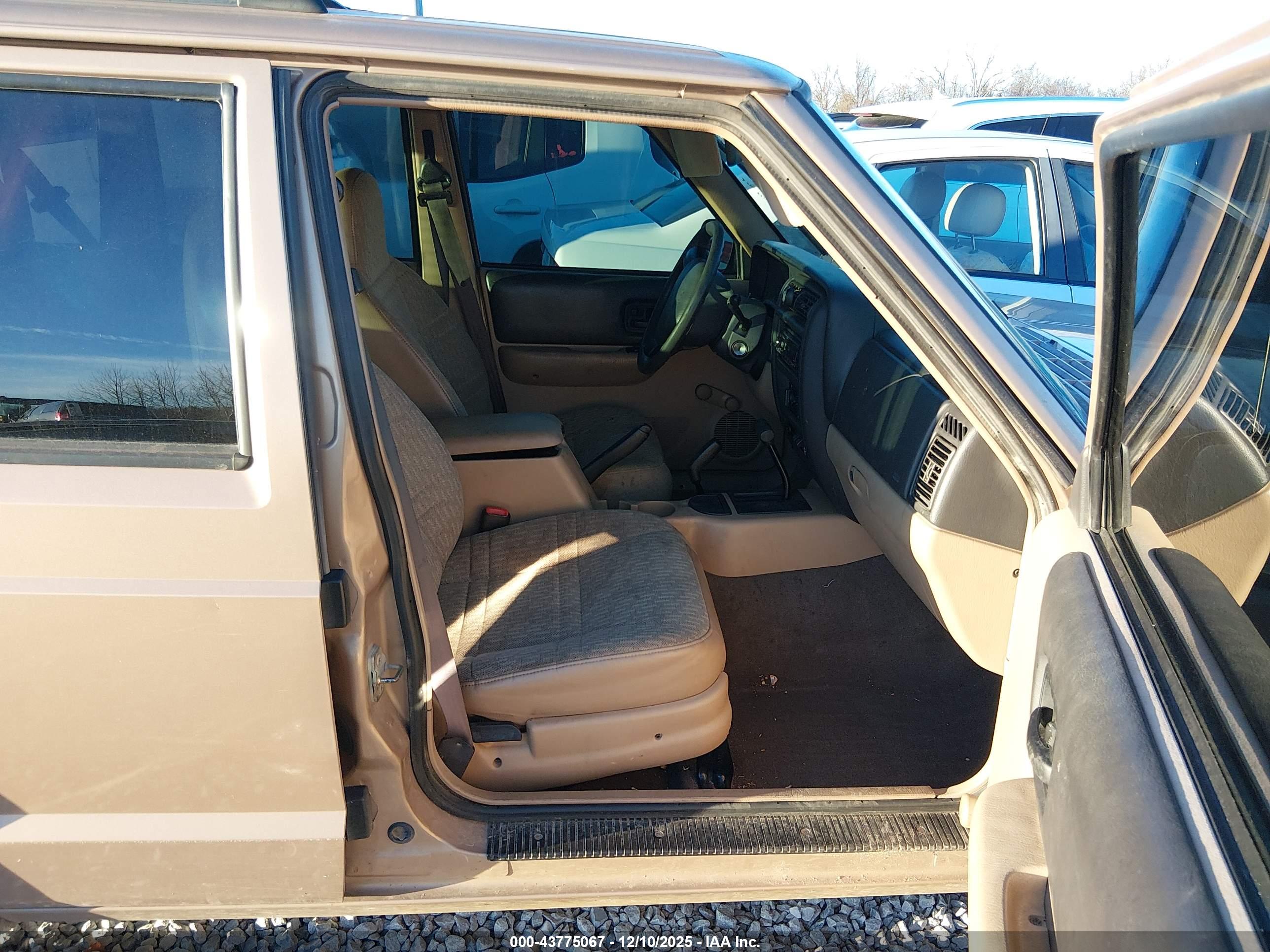 JEEP CHEROKEE image 5
