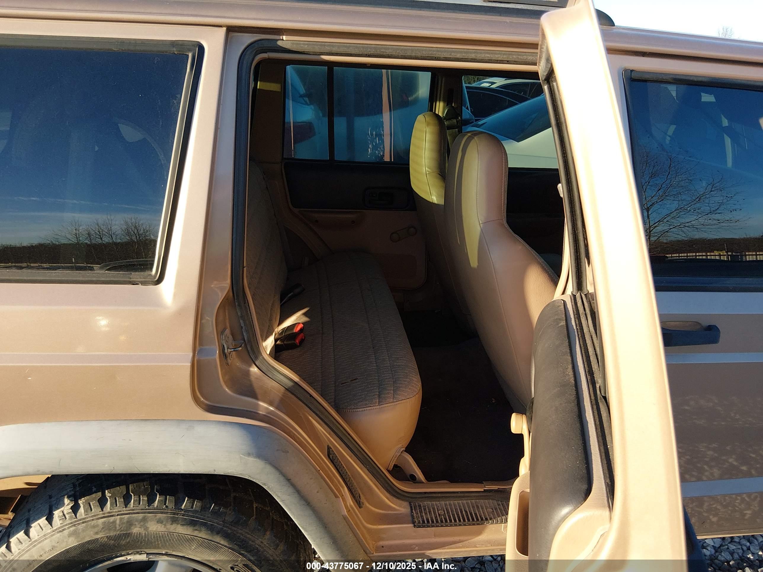 JEEP CHEROKEE image 8