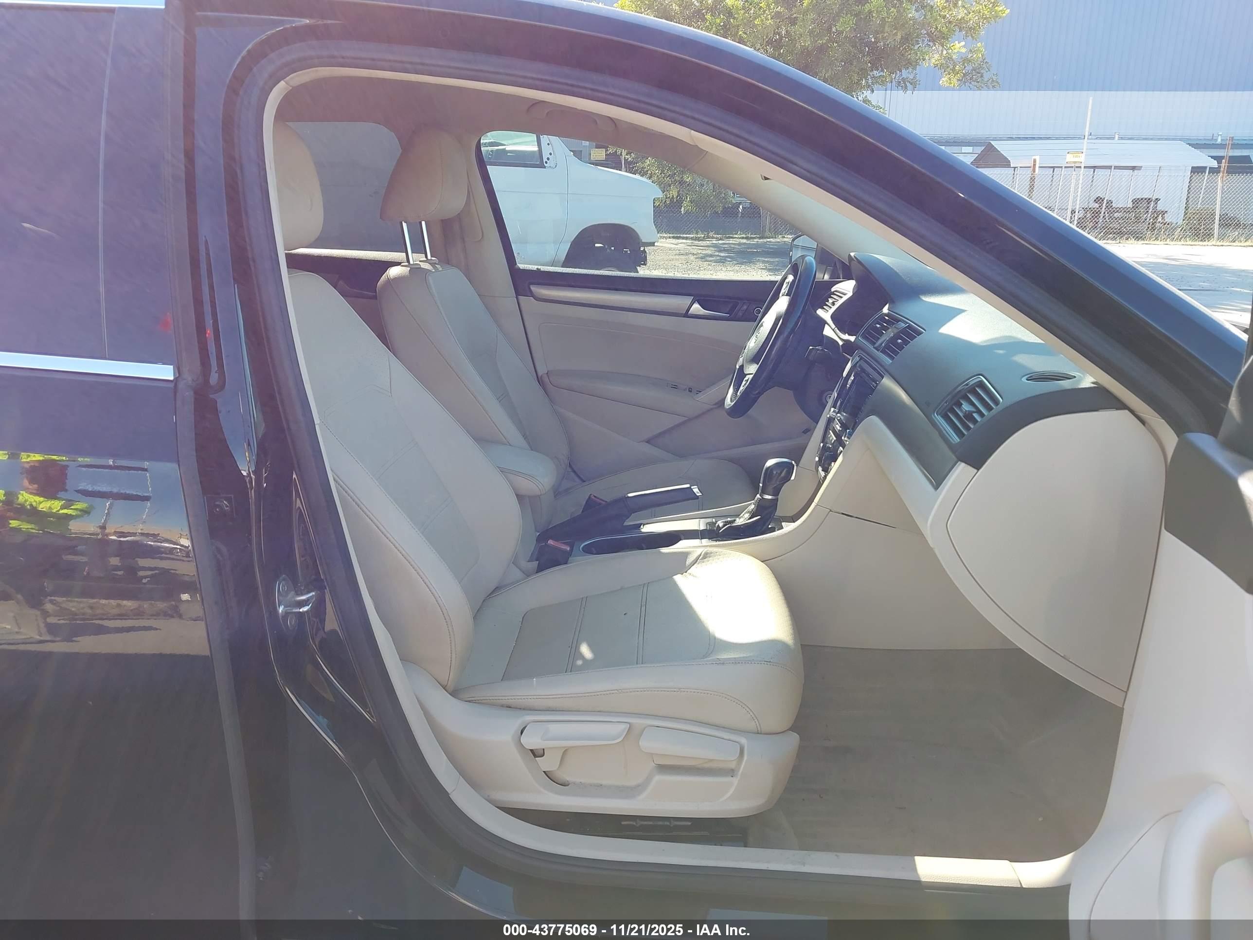 VOLKSWAGEN PASSAT image 5