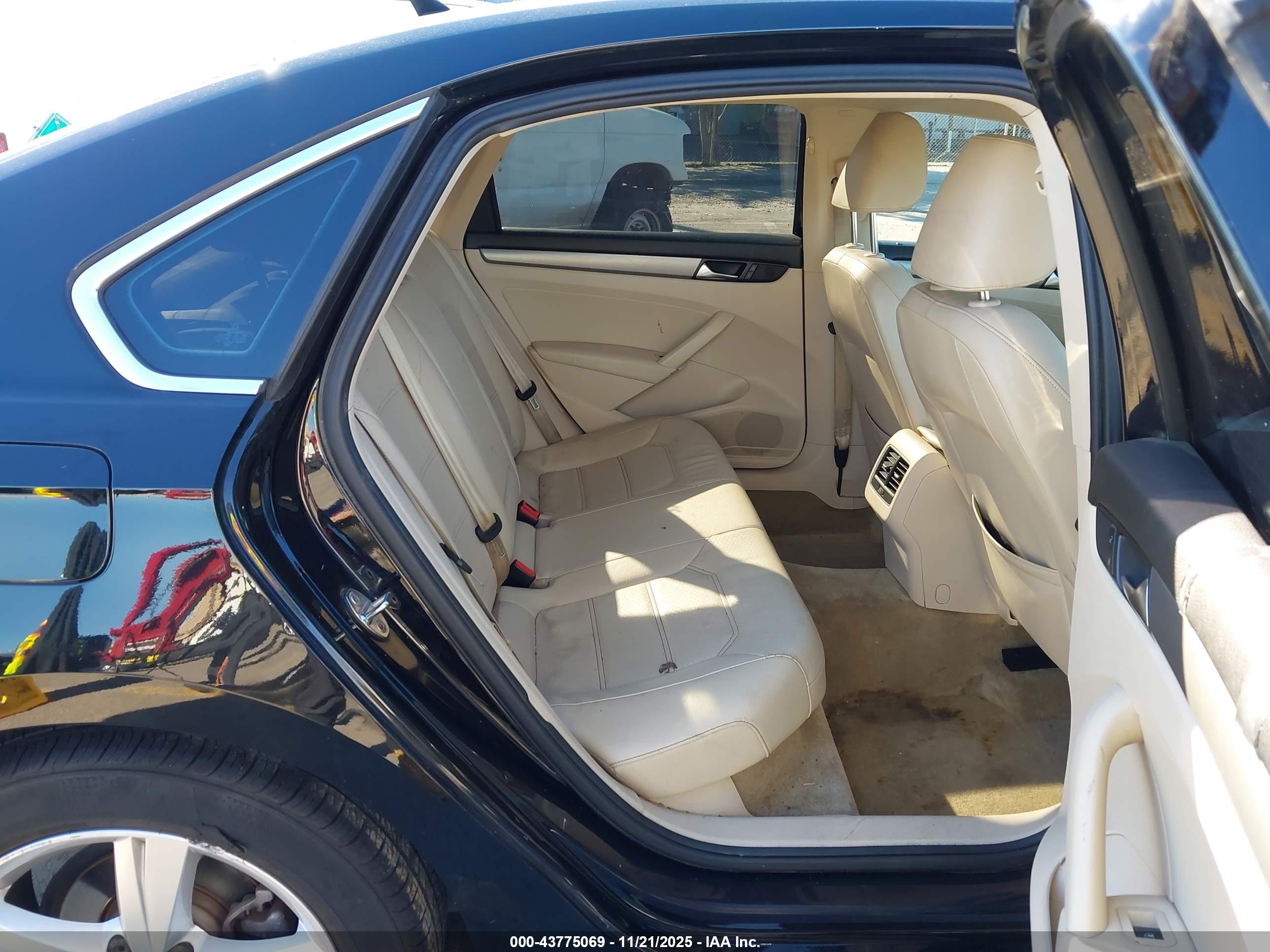 VOLKSWAGEN PASSAT image 8