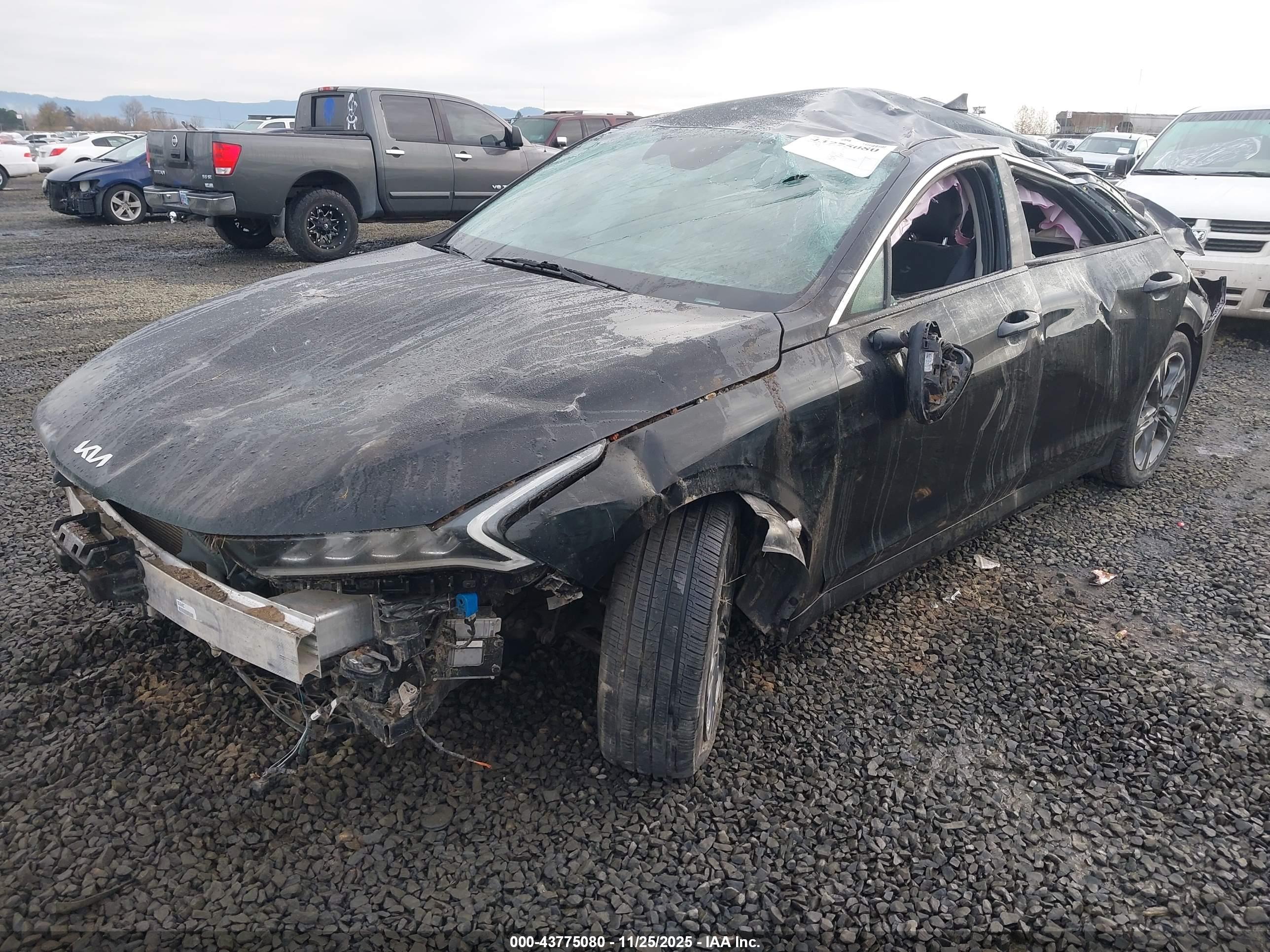 KIA K5 image 2