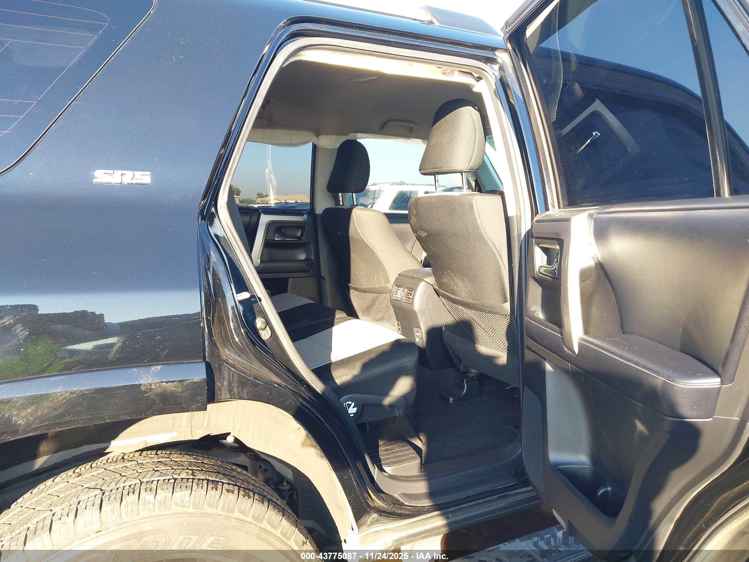 TOYOTA 4RUNNER image 8