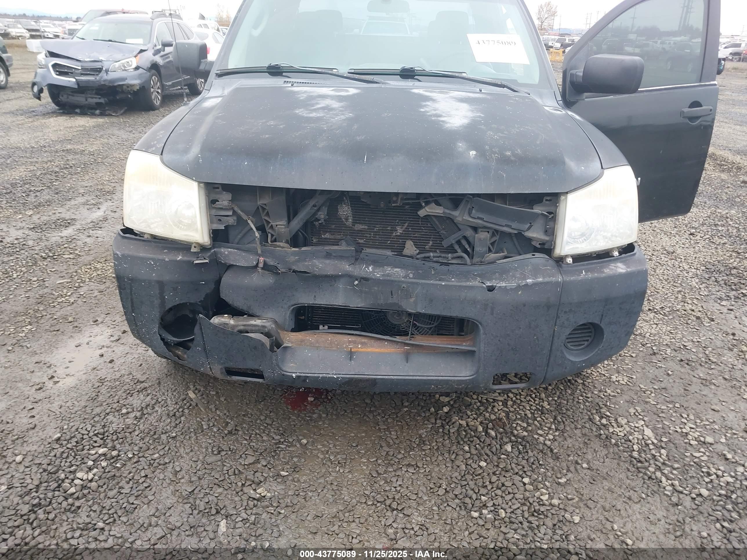 NISSAN TITAN image 6
